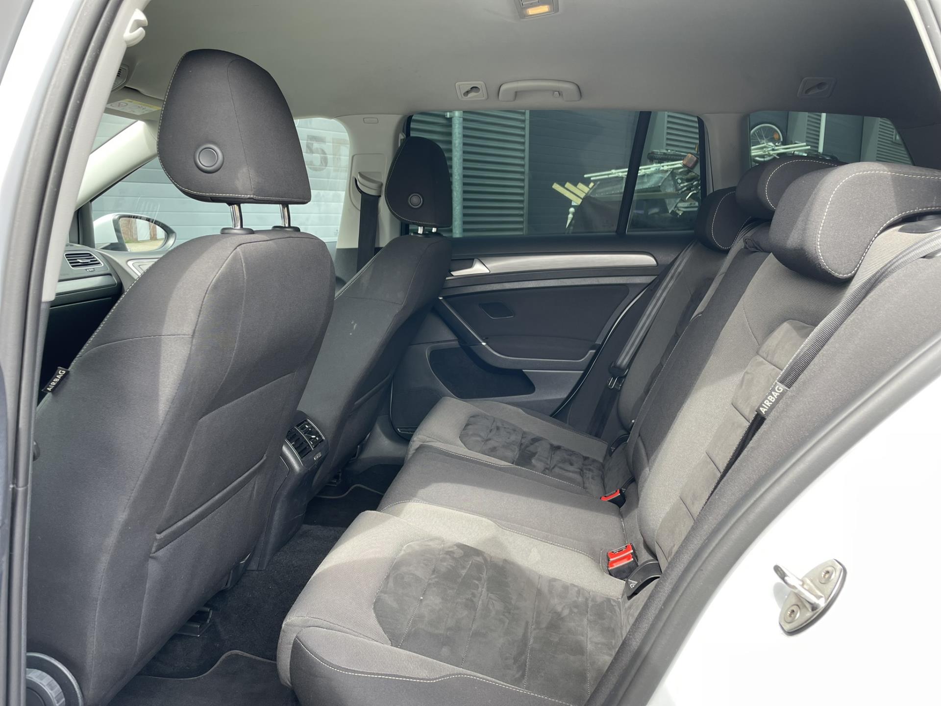 volkswagen-golf-variant-image10.jpg