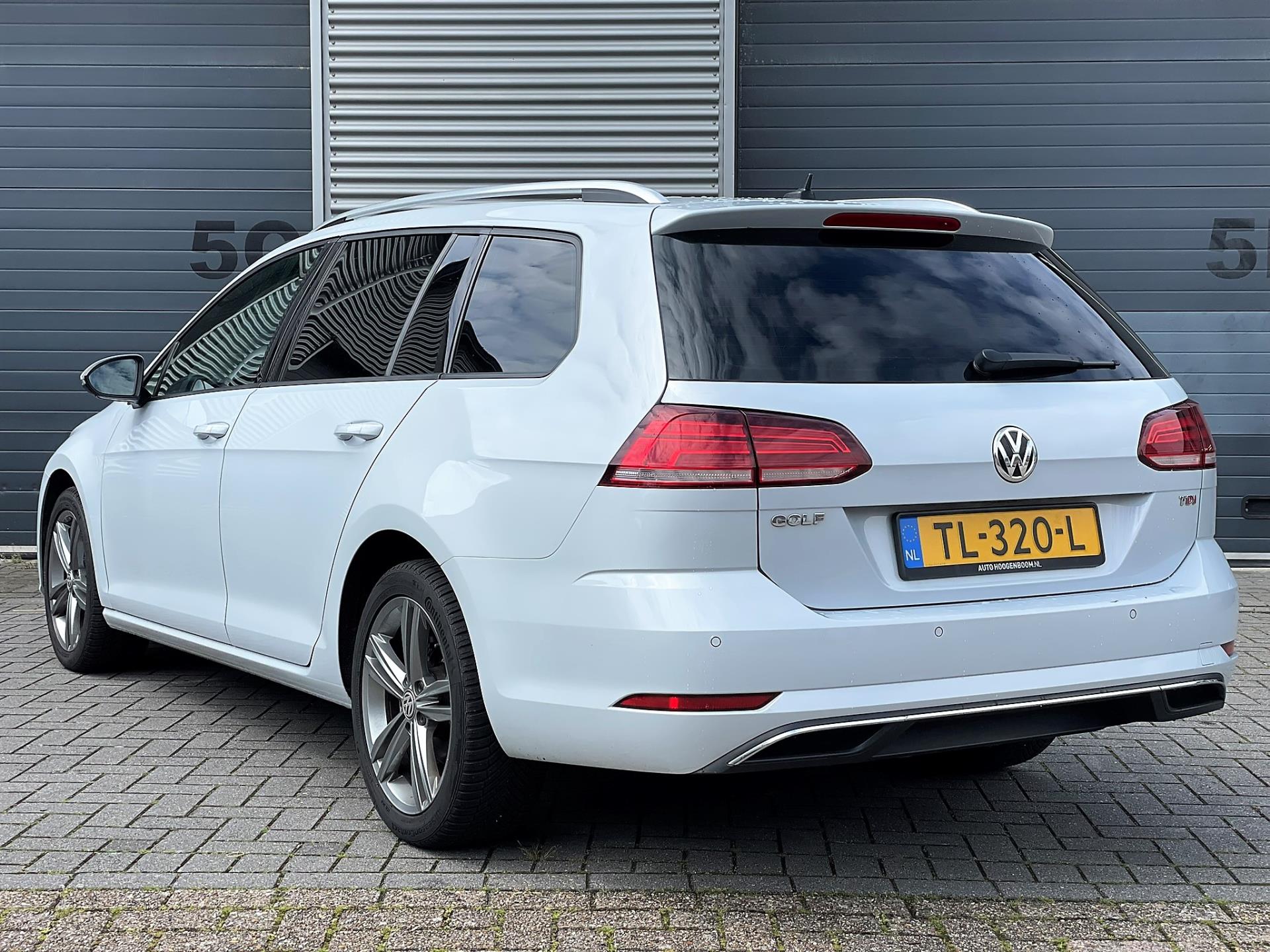 volkswagen-golf-variant-image3.jpg