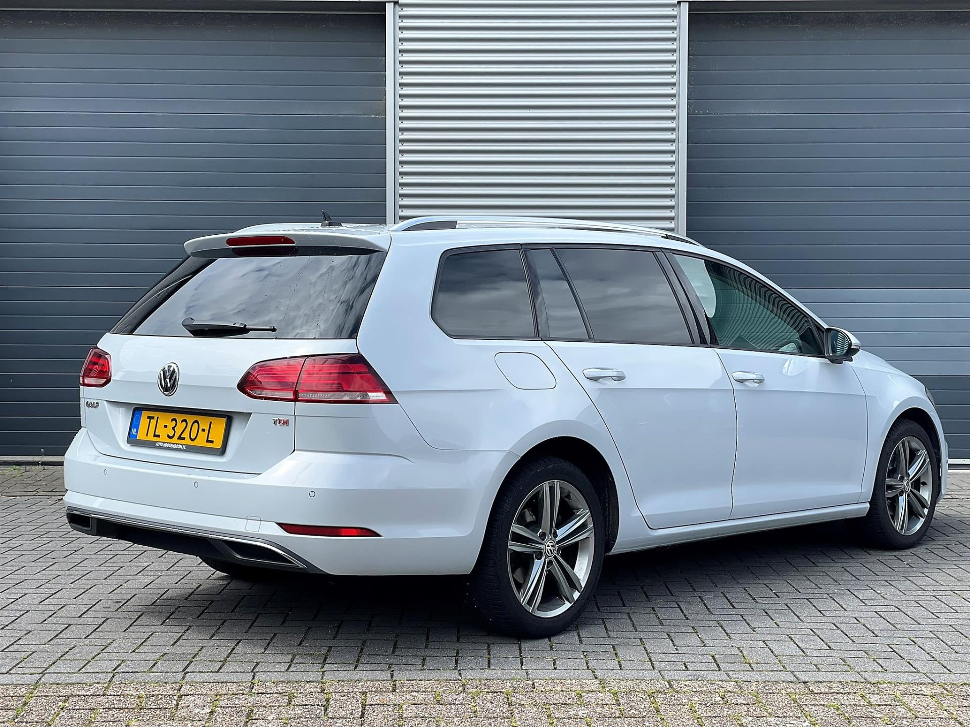 volkswagen-golf-variant-image4.jpg