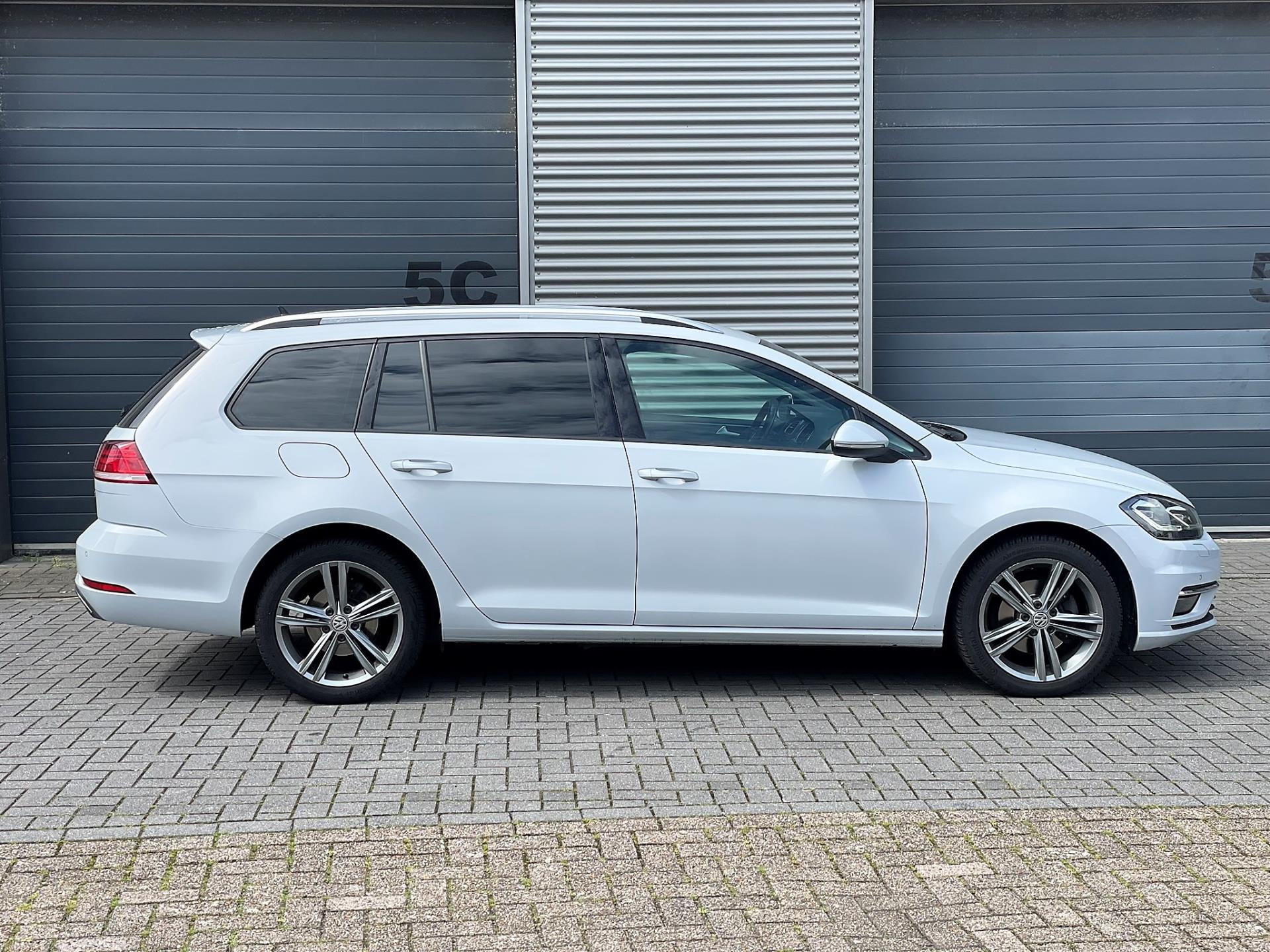 volkswagen-golf-variant-image5.jpg