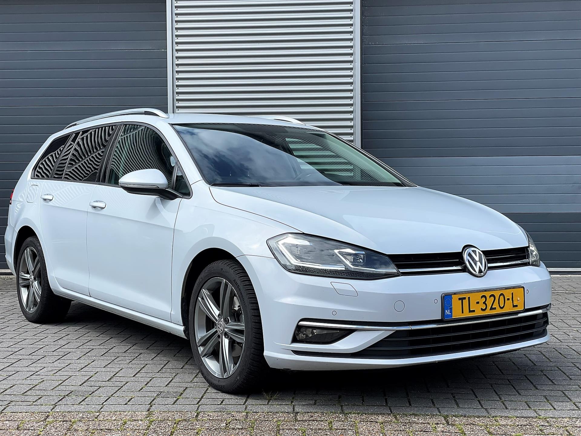 volkswagen-golf-variant-image6.jpg