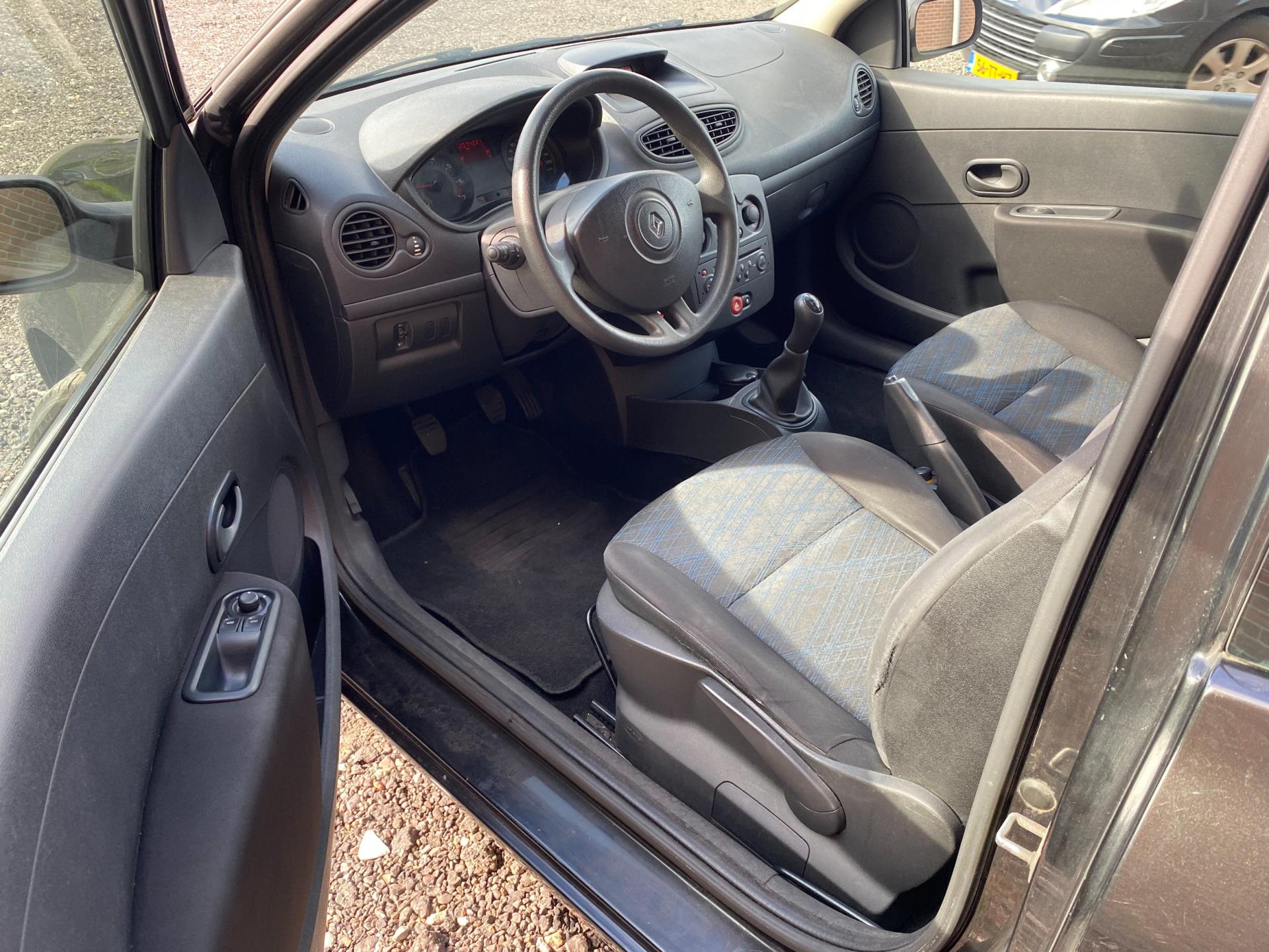 renault-clio-image9.jpg