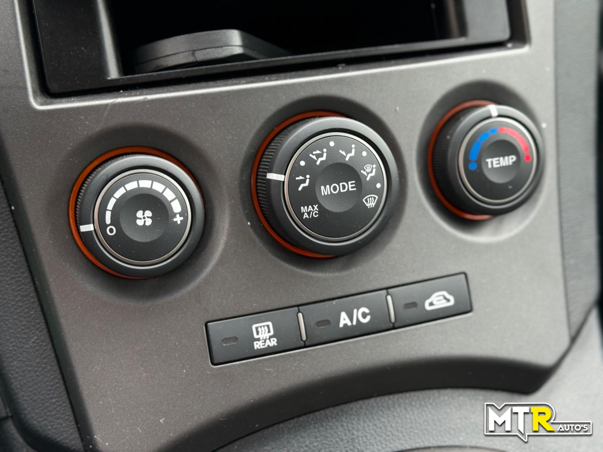 kia-carens-image7.jpg