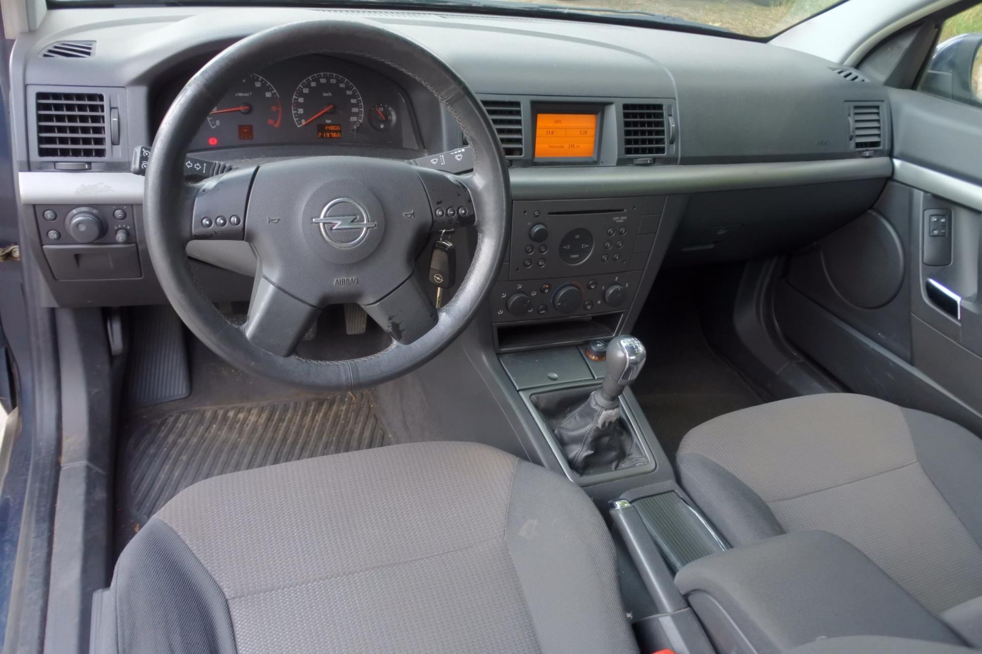 opel-vectra-image8.jpg