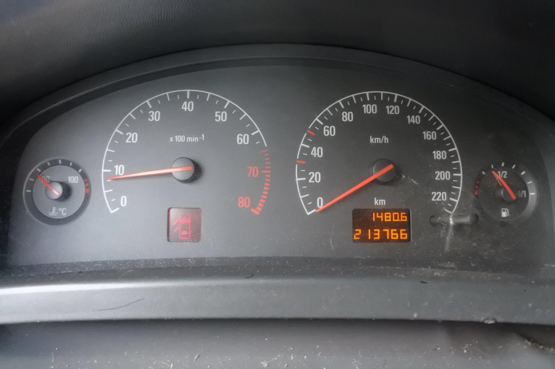 opel-vectra-image9.jpg