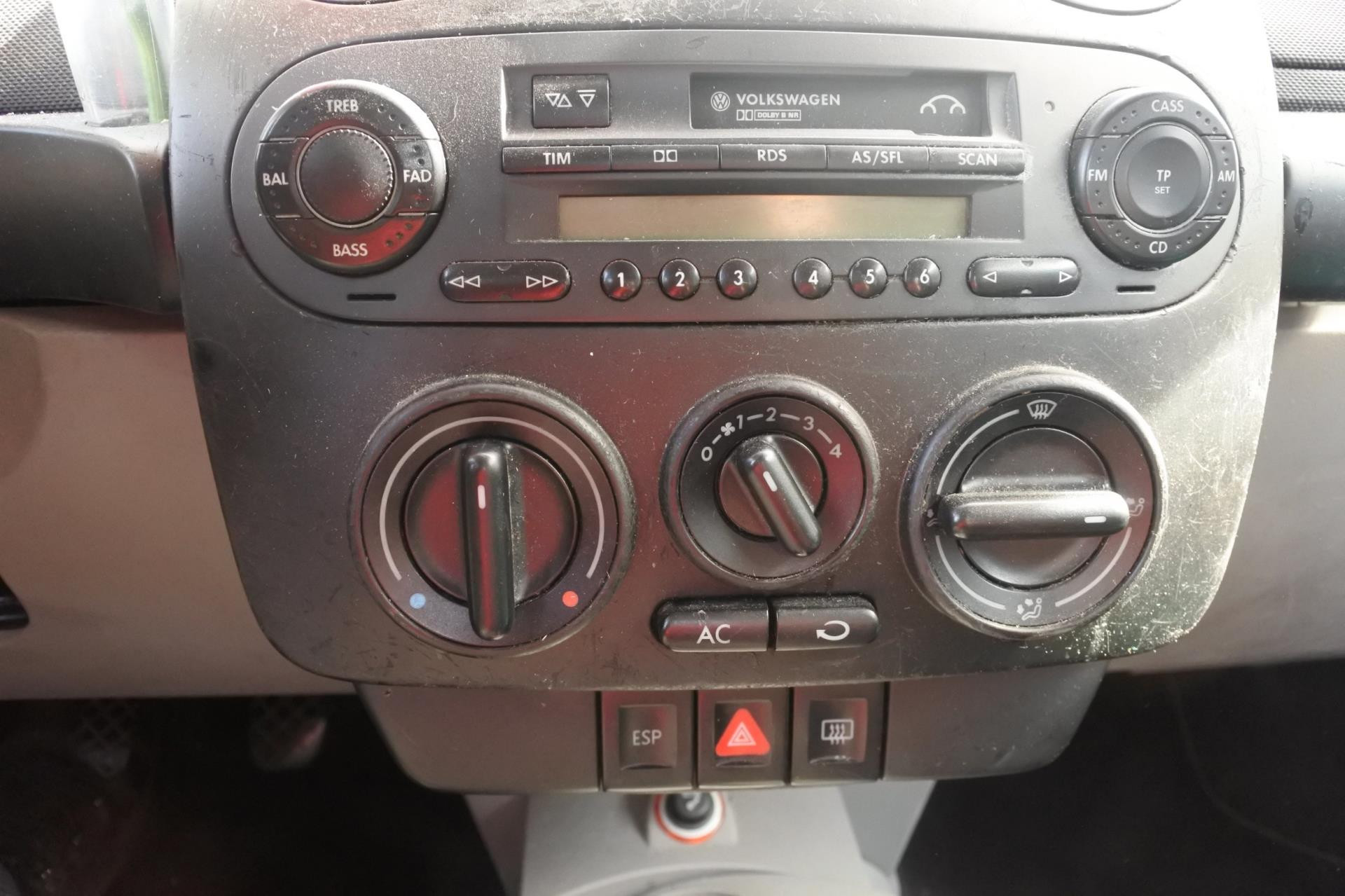 476649728/volkswagen-new-beetle-image1.jpg