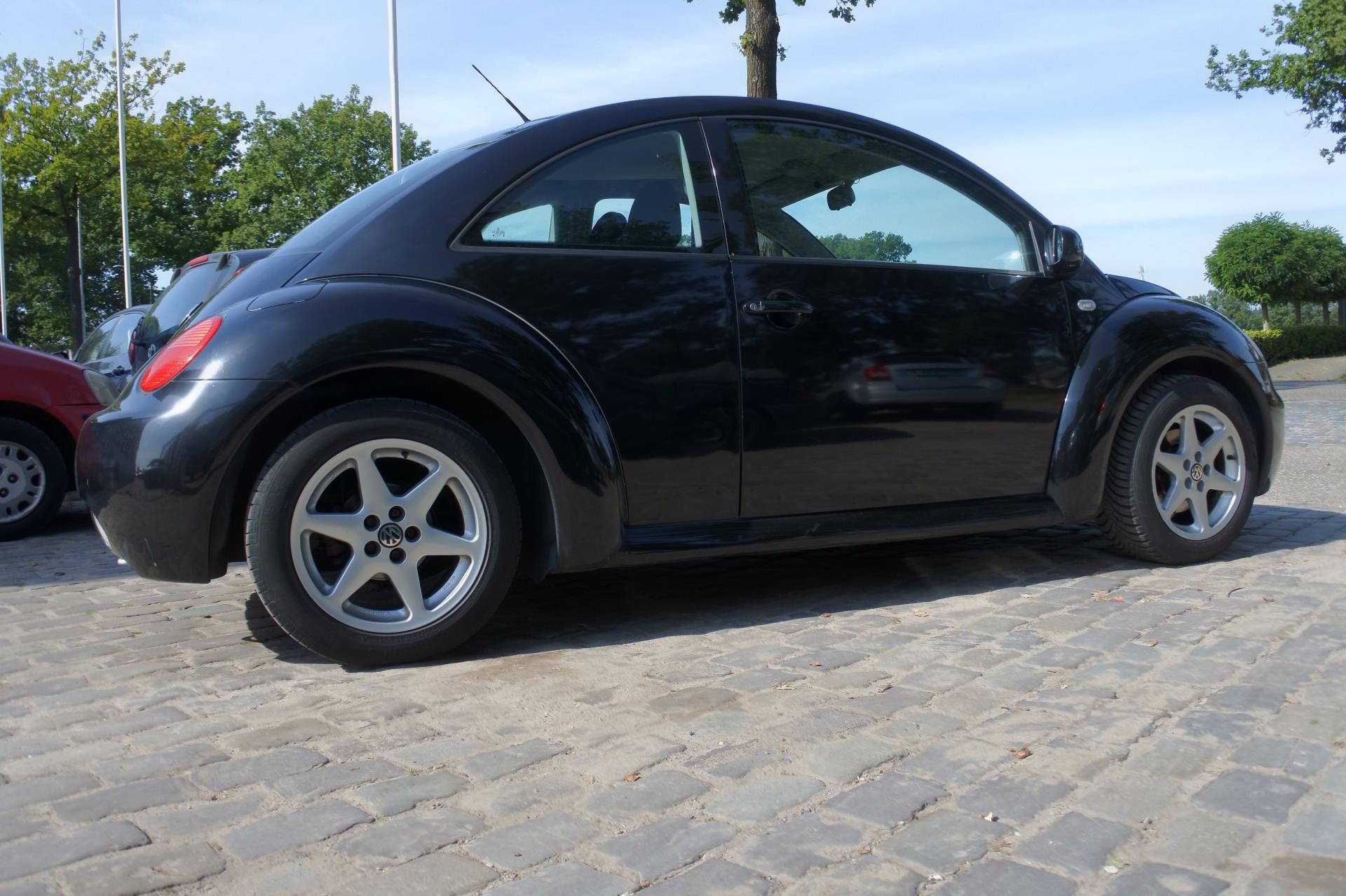 volkswagen-new-beetle-image8.jpg