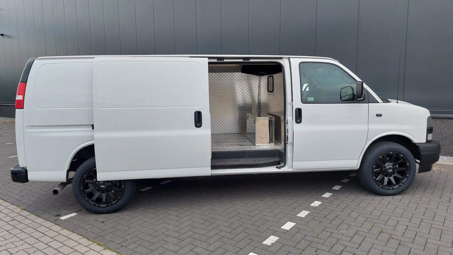 chevrolet-chevy-van-image2.jpg