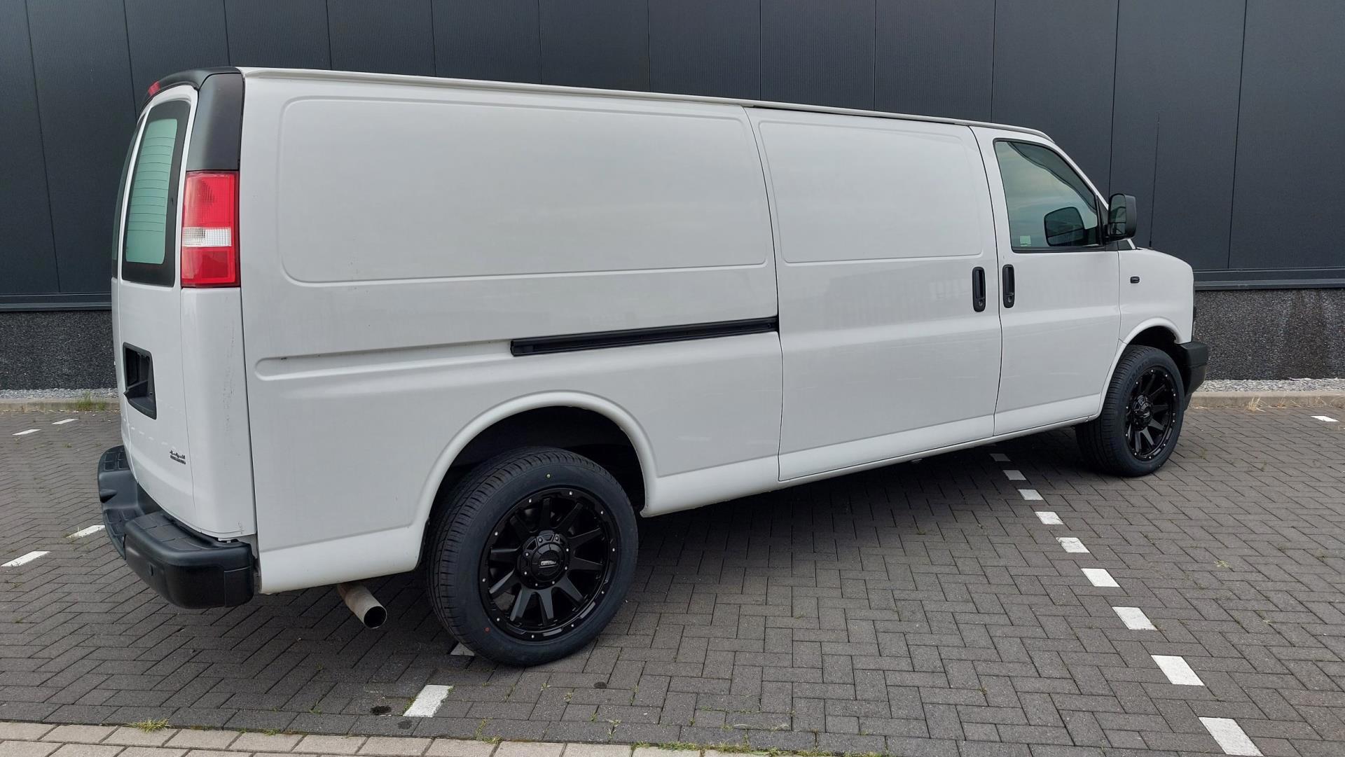 chevrolet-chevy-van-image9.jpg