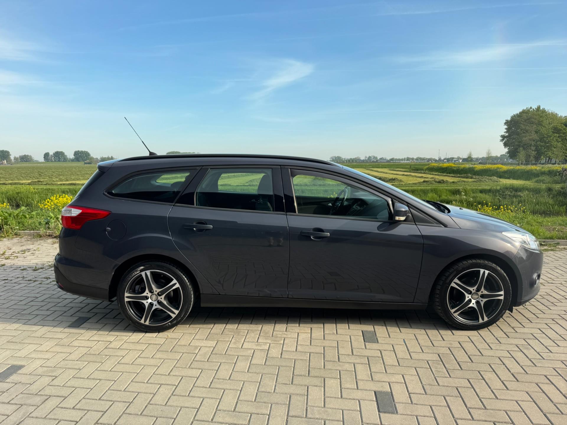 ford-focus-wagon-image5.jpg