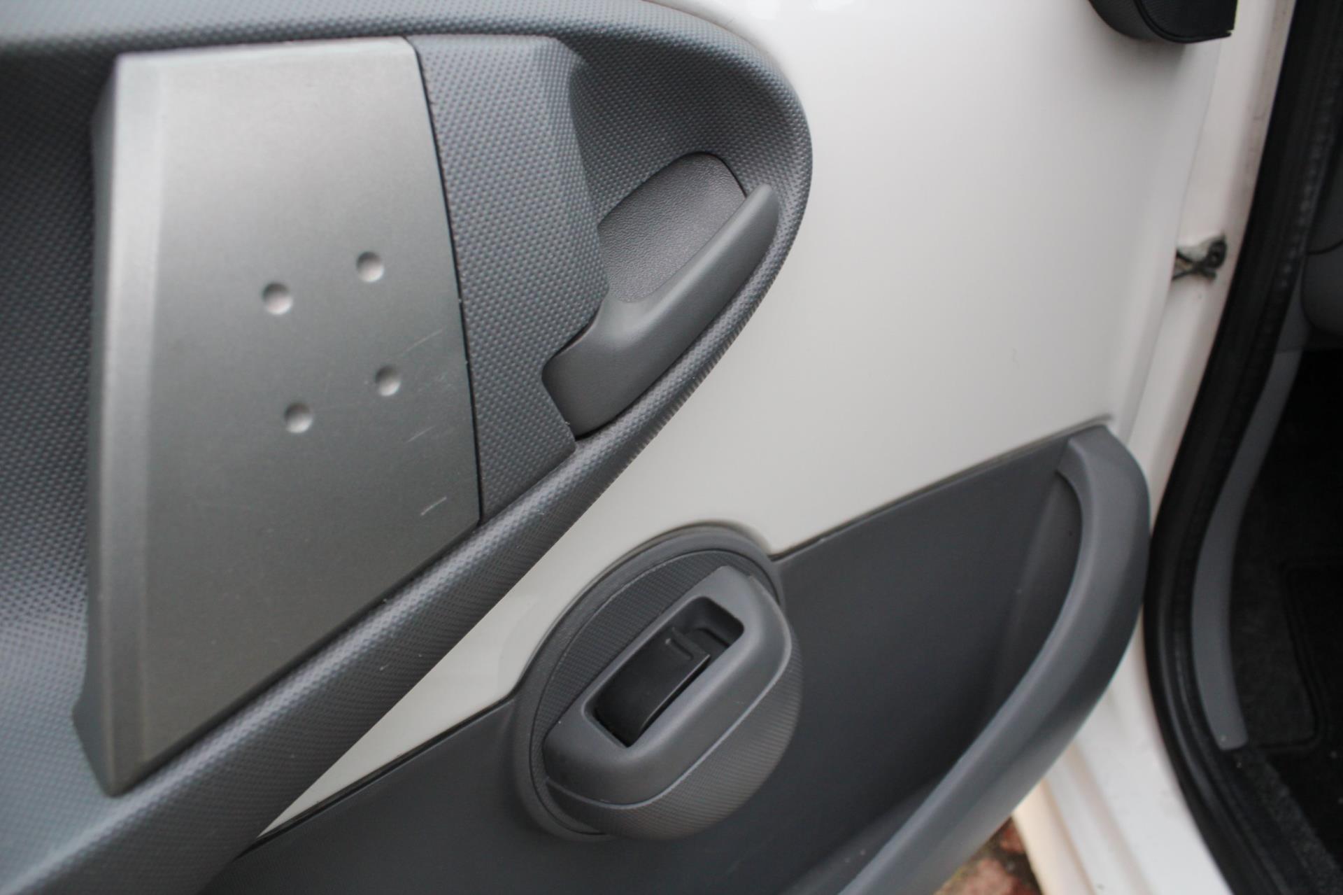 peugeot-107-image10.jpg