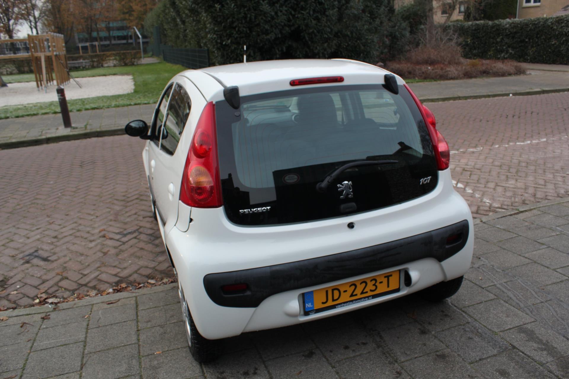 peugeot-107-image5.jpg