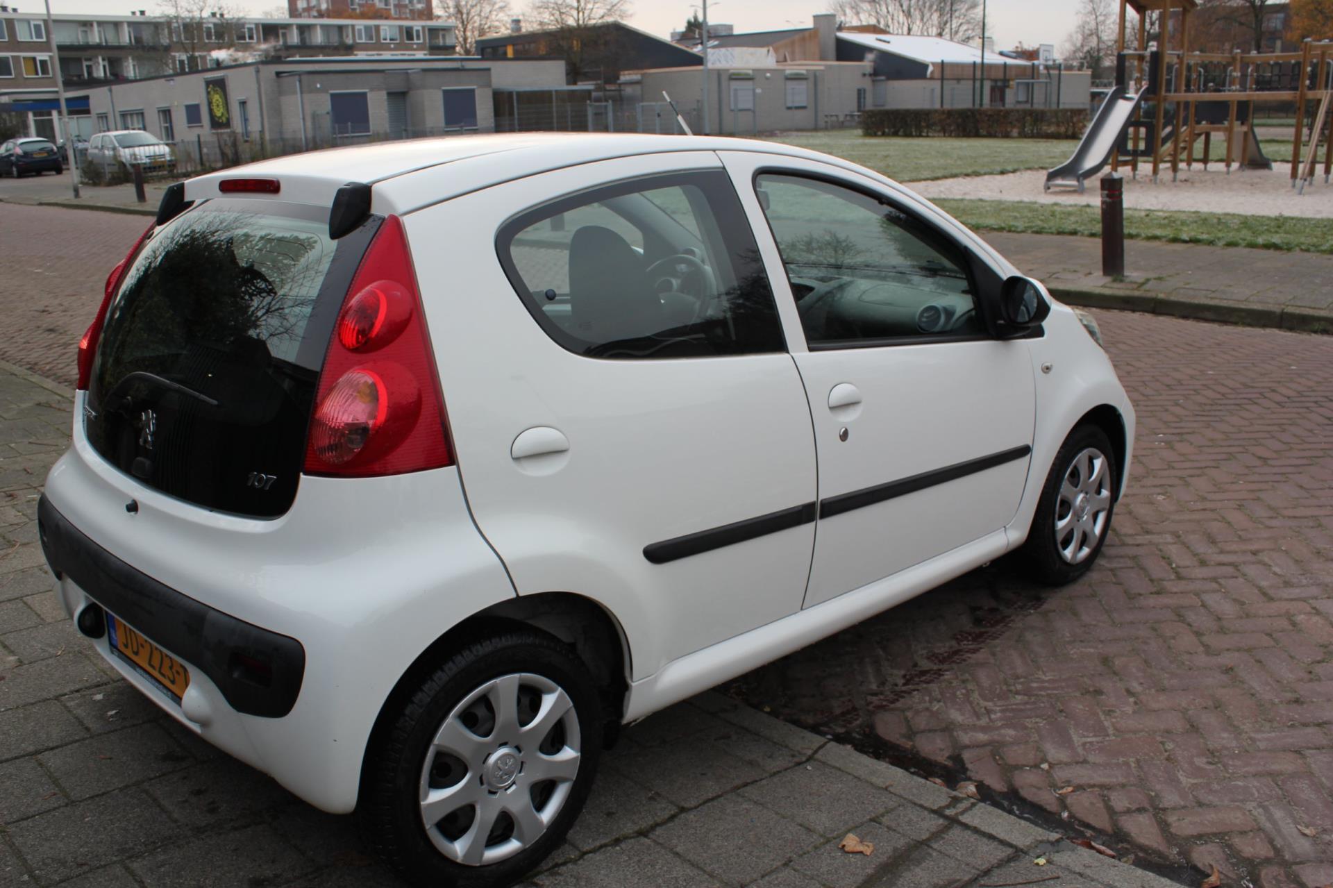 peugeot-107-image6.jpg