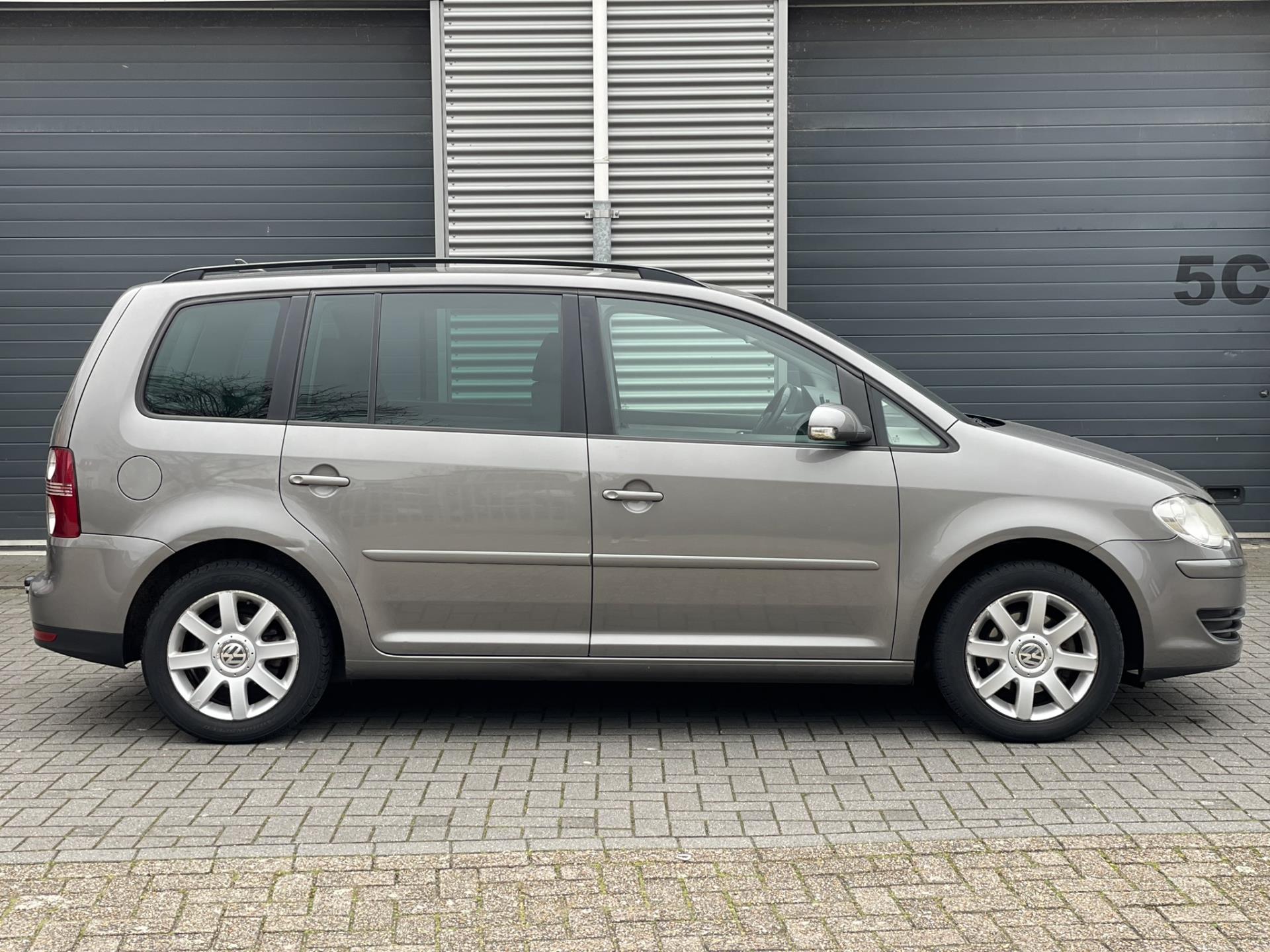 volkswagen-touran-image5.jpg