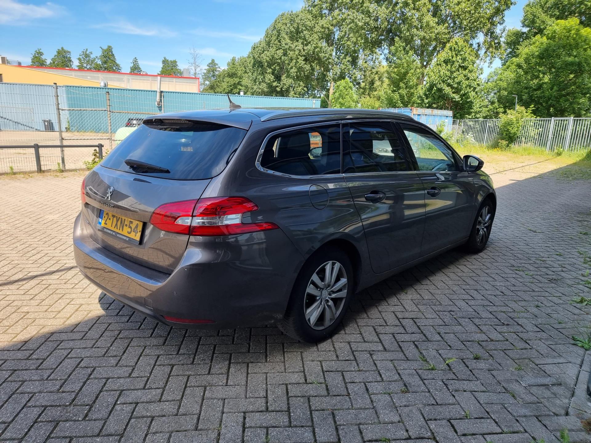 peugeot-308-image8.jpg