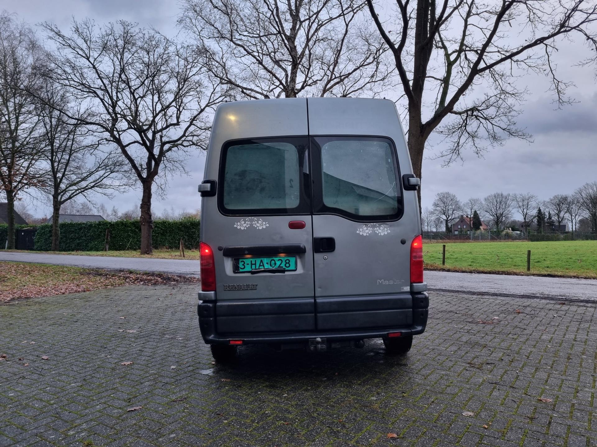 renault--image5.jpg