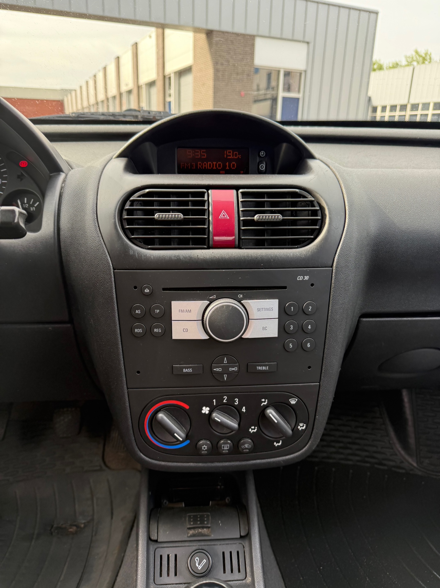 opel-tour-image7.jpg