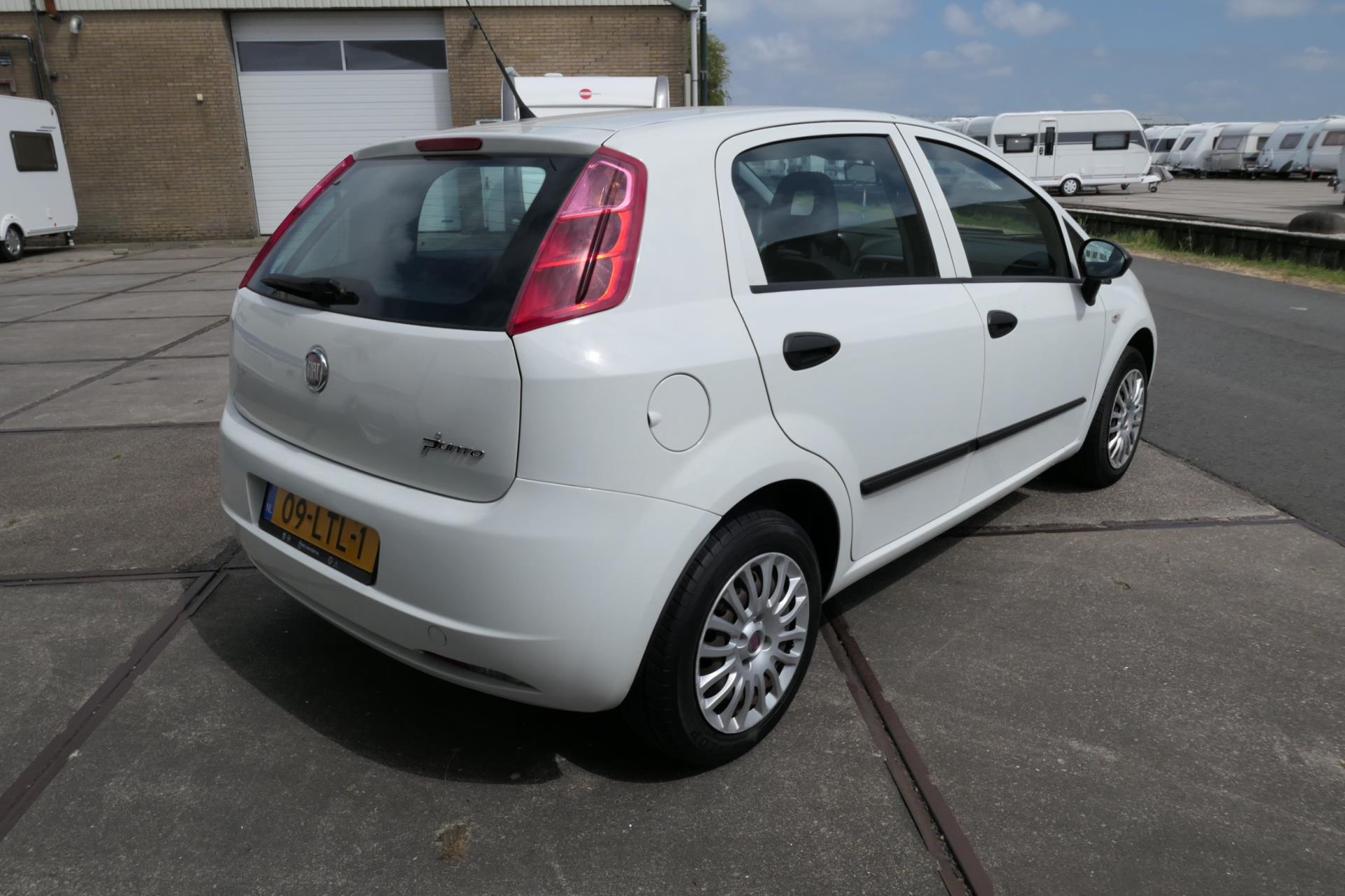 fiat-grande-punto-image3.jpg