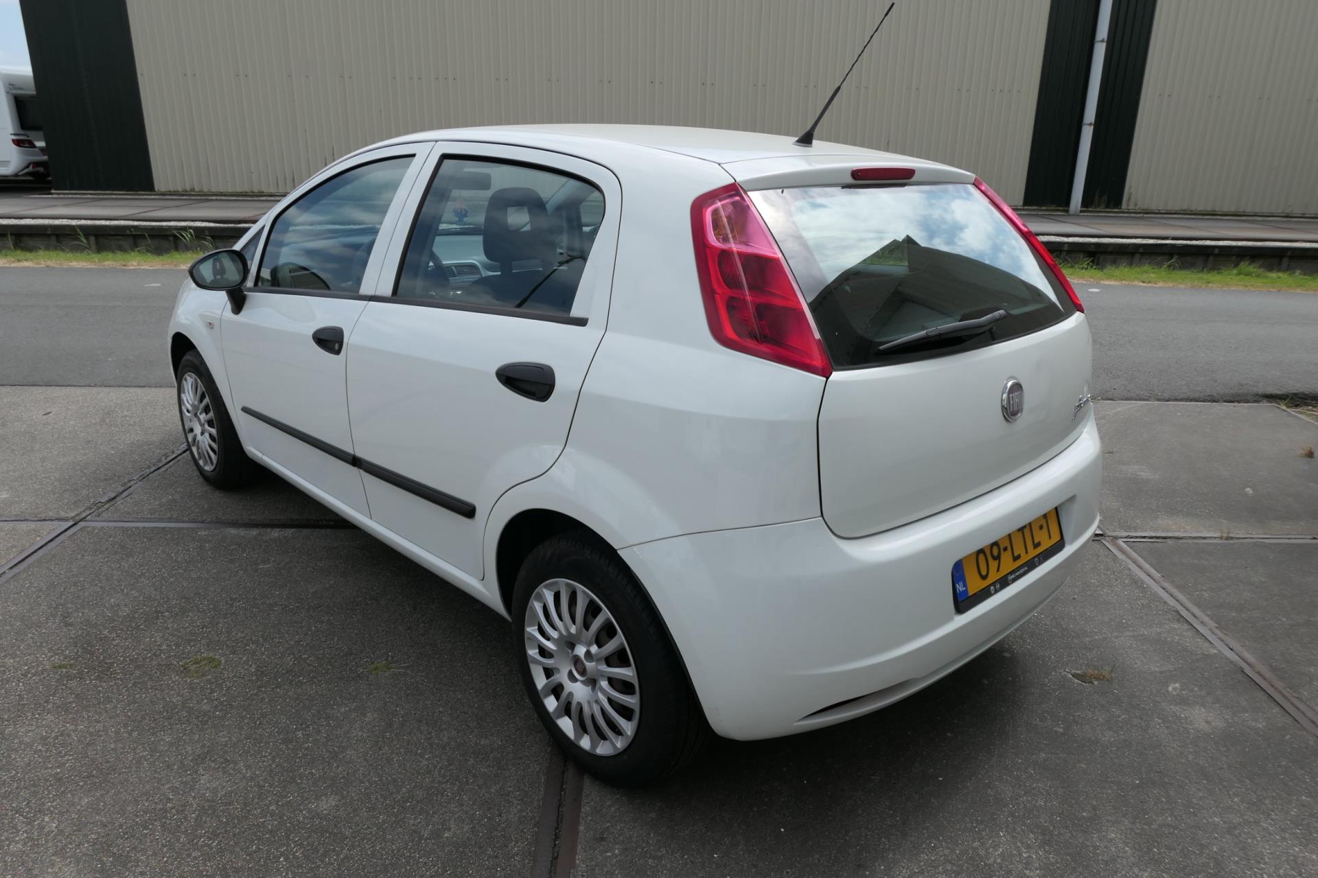 fiat-grande-punto-image4.jpg
