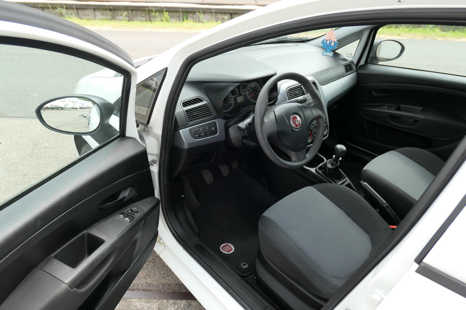 fiat-grande-punto-image9.jpg