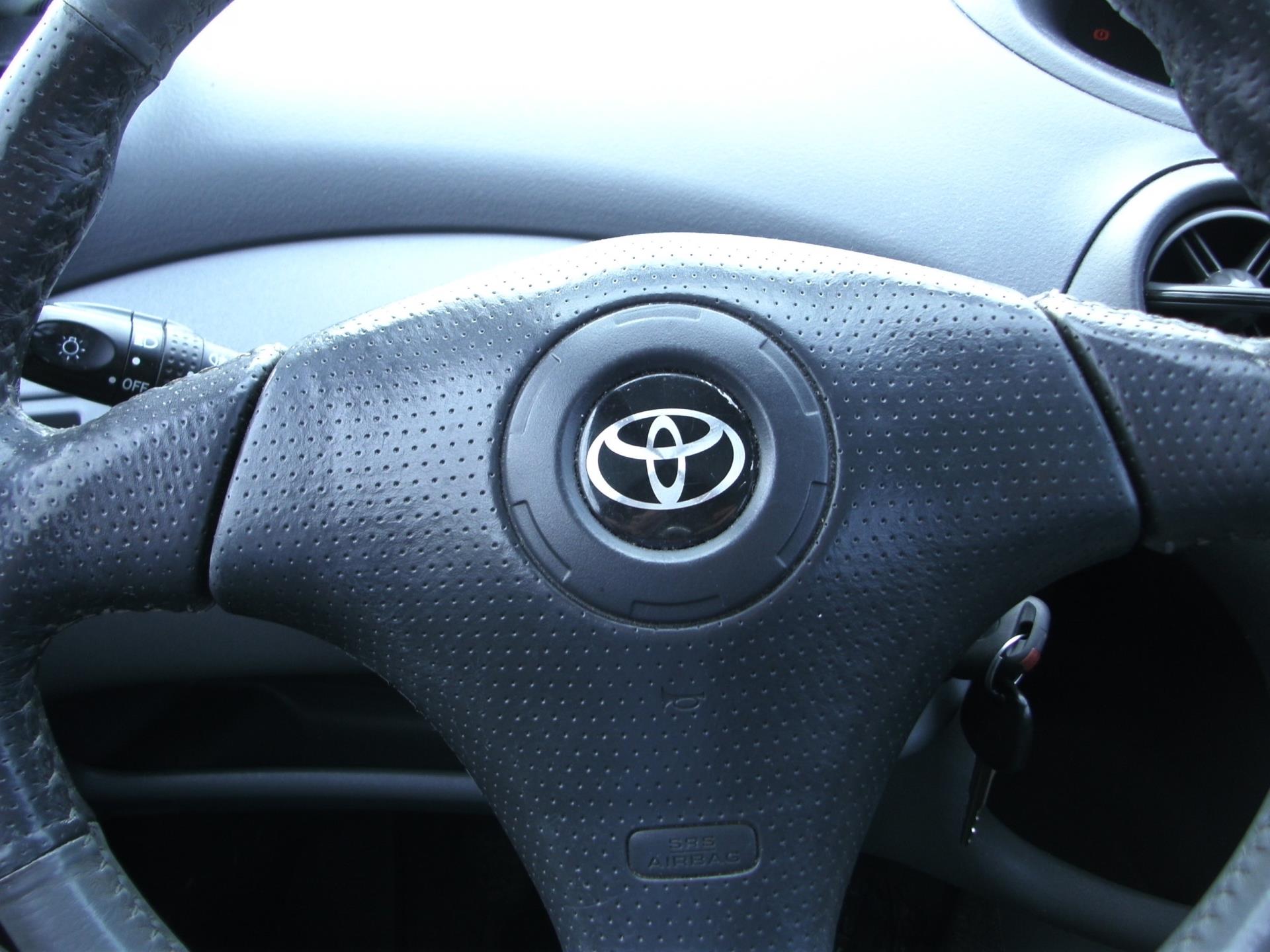 toyota-yaris-image8.jpg