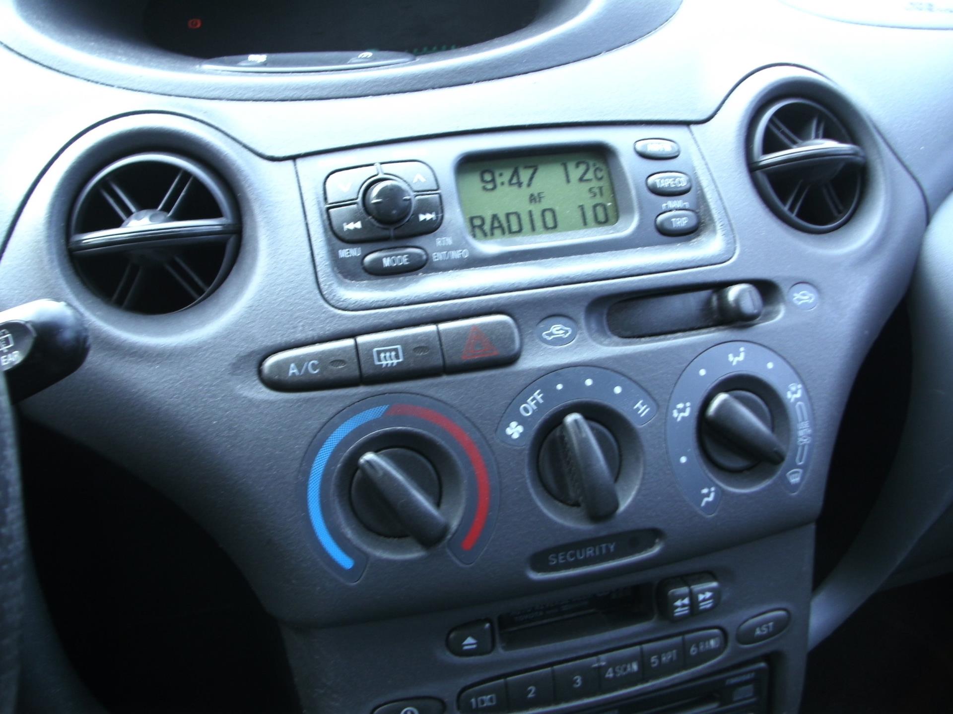 toyota-yaris-image9.jpg