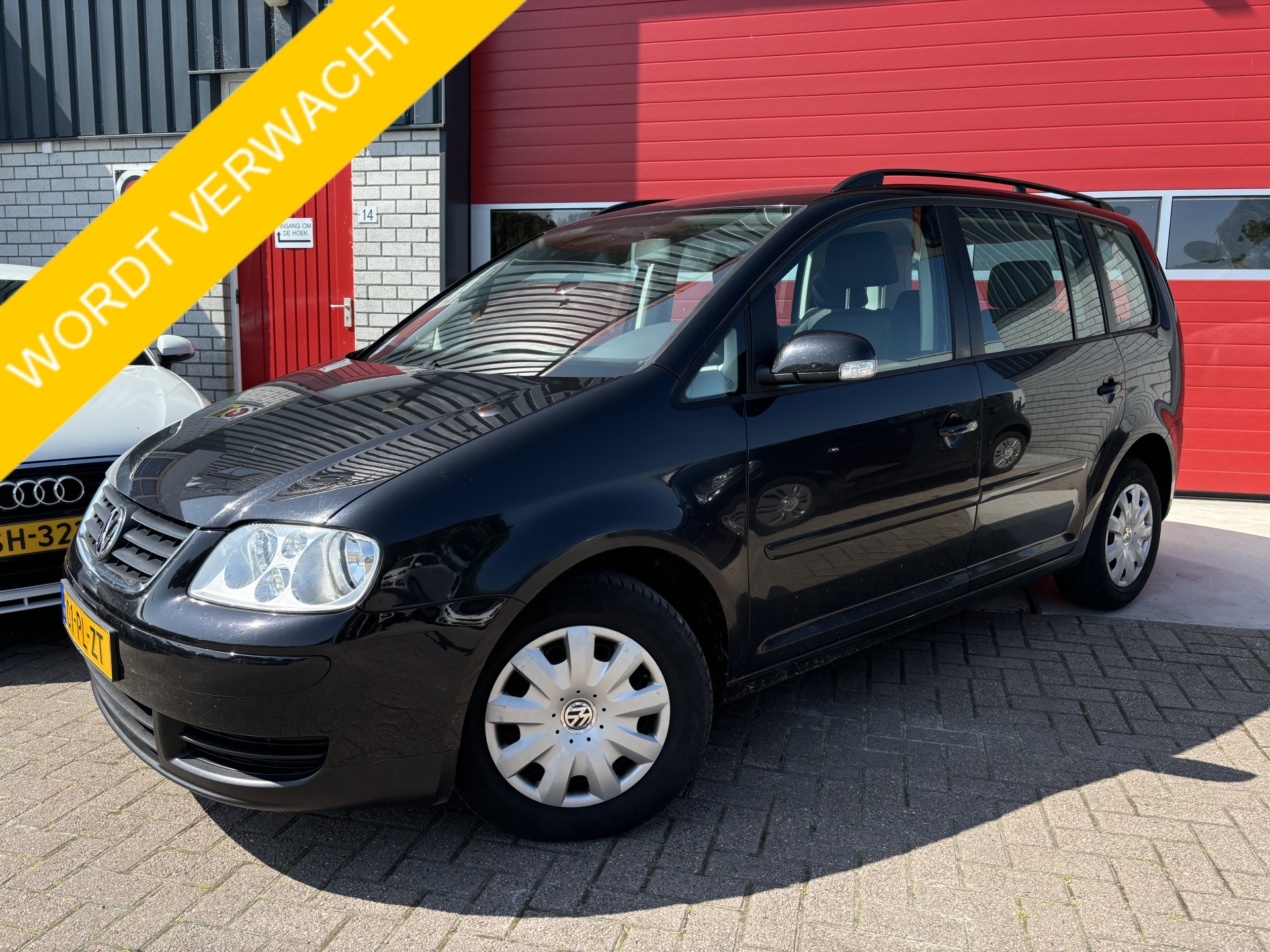 523553392/volkswagen-touran-image1.jpg