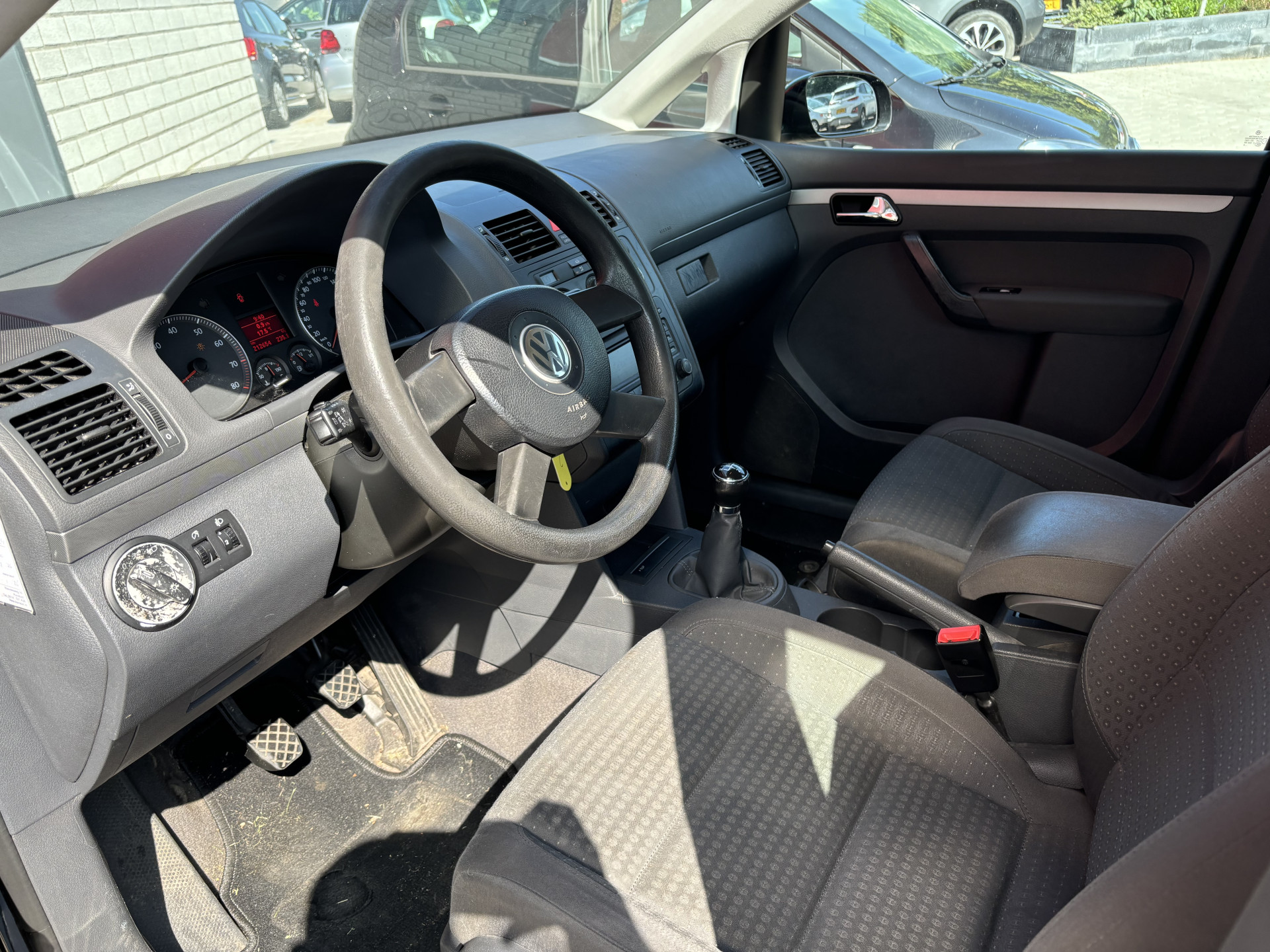 volkswagen-touran-image4.jpg