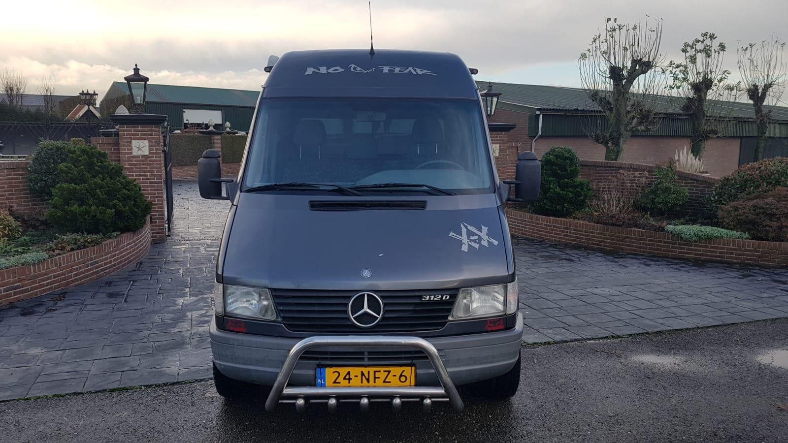 mercedes-benz--image5.jpg