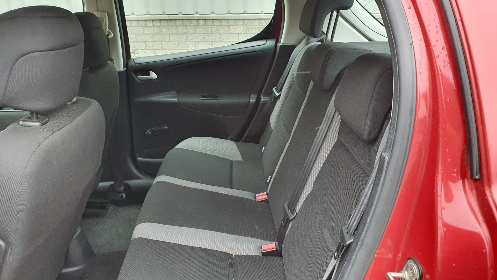 peugeot-207-image5.jpg