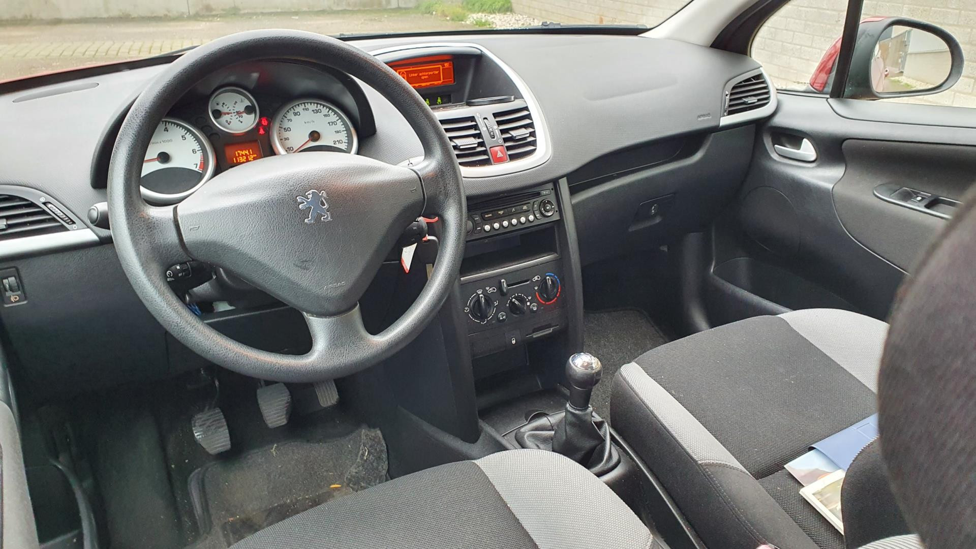 peugeot-207-image6.jpg
