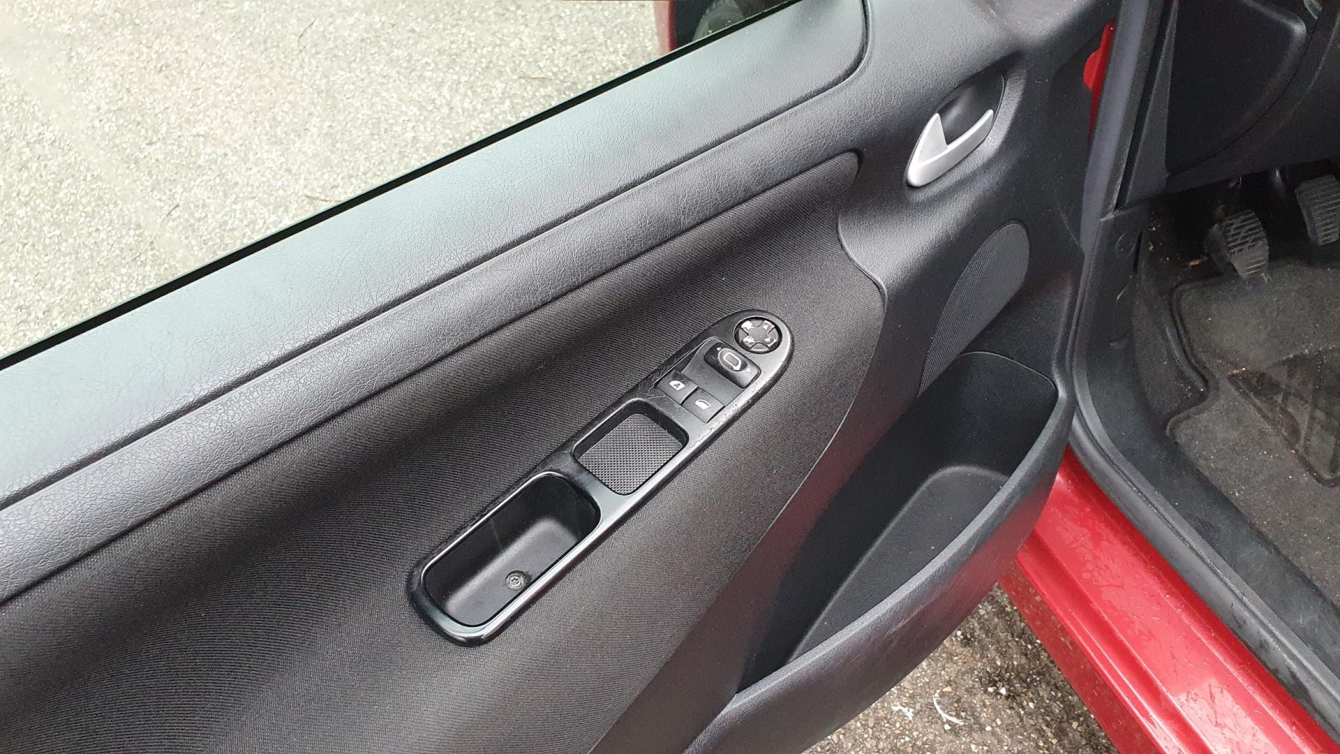 peugeot-207-image8.jpg