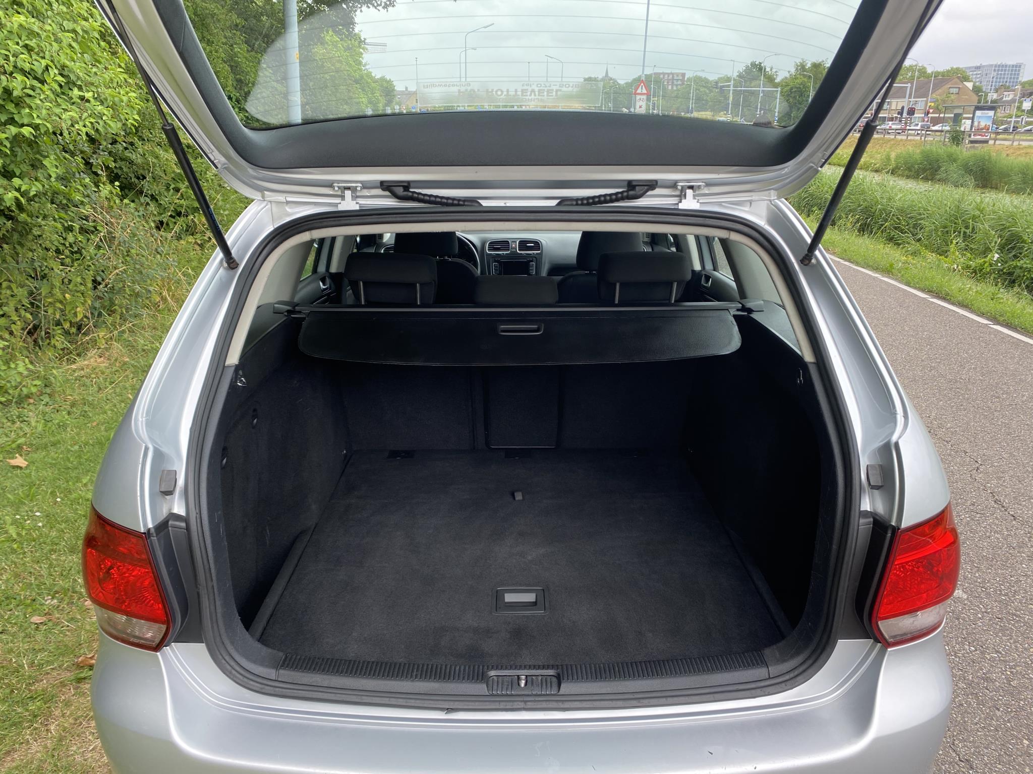 volkswagen-golf-variant-image10.jpg