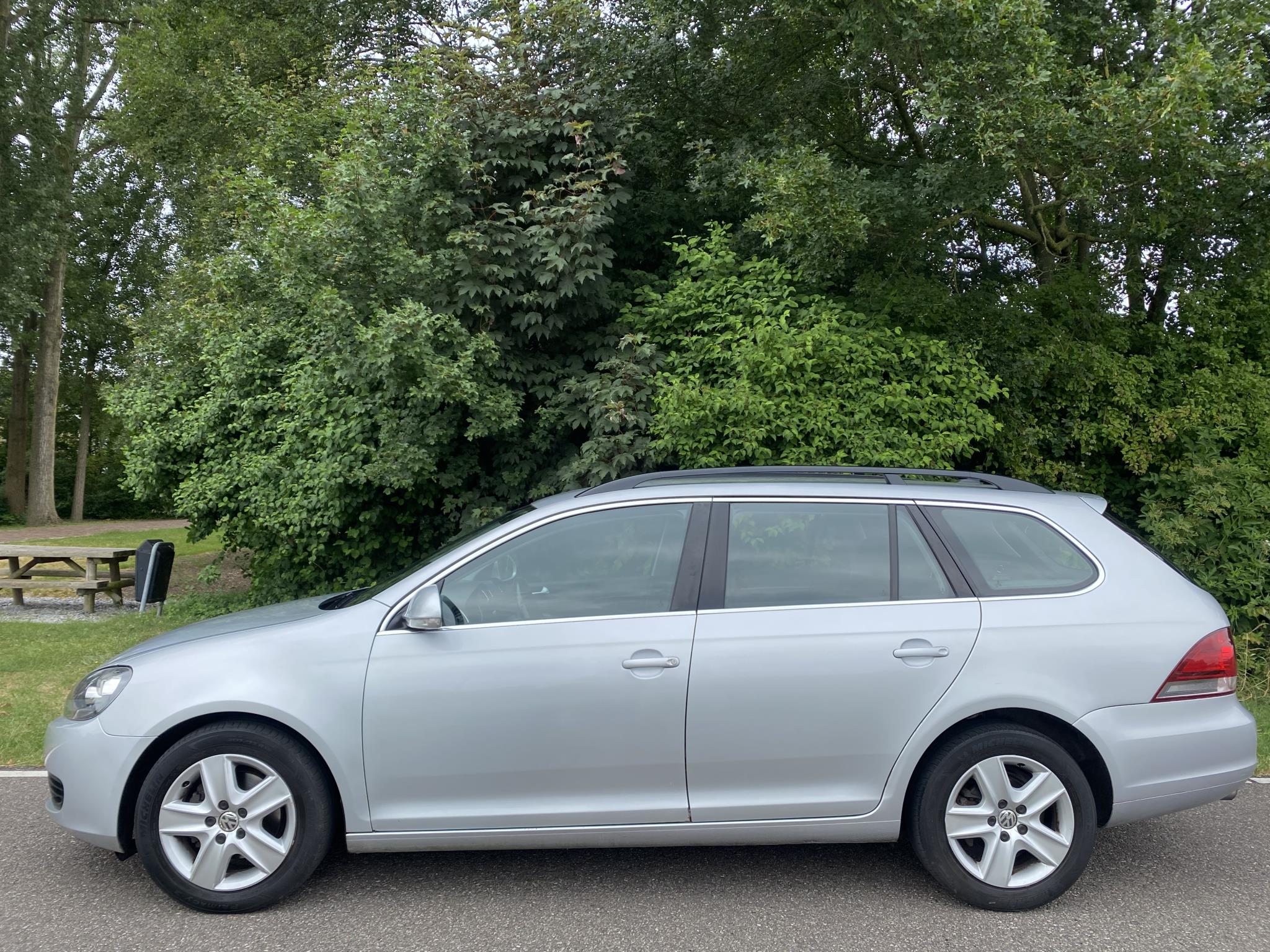 volkswagen-golf-variant-image5.jpg