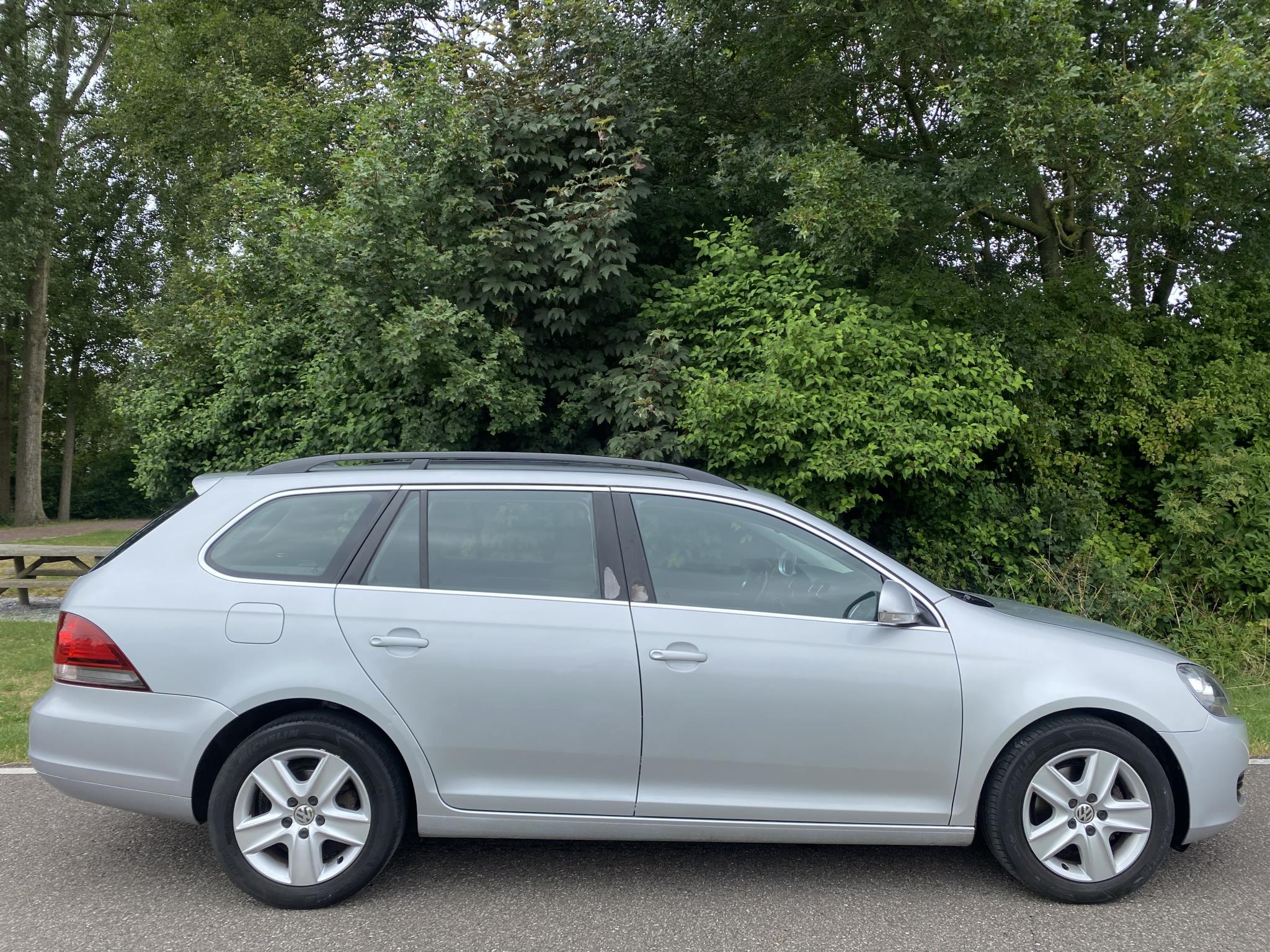 volkswagen-golf-variant-image6.jpg