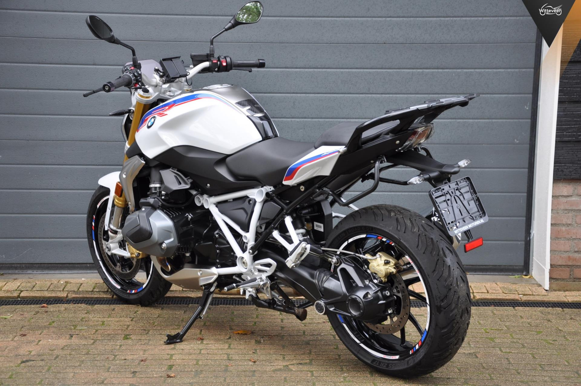 bmw--image4.jpg