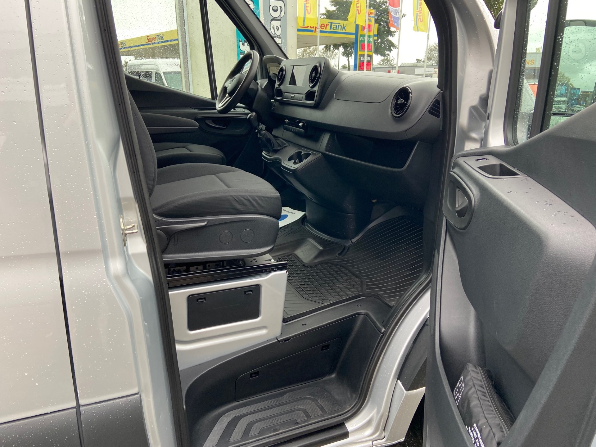 mercedes-benz-sprinter-image8.jpg