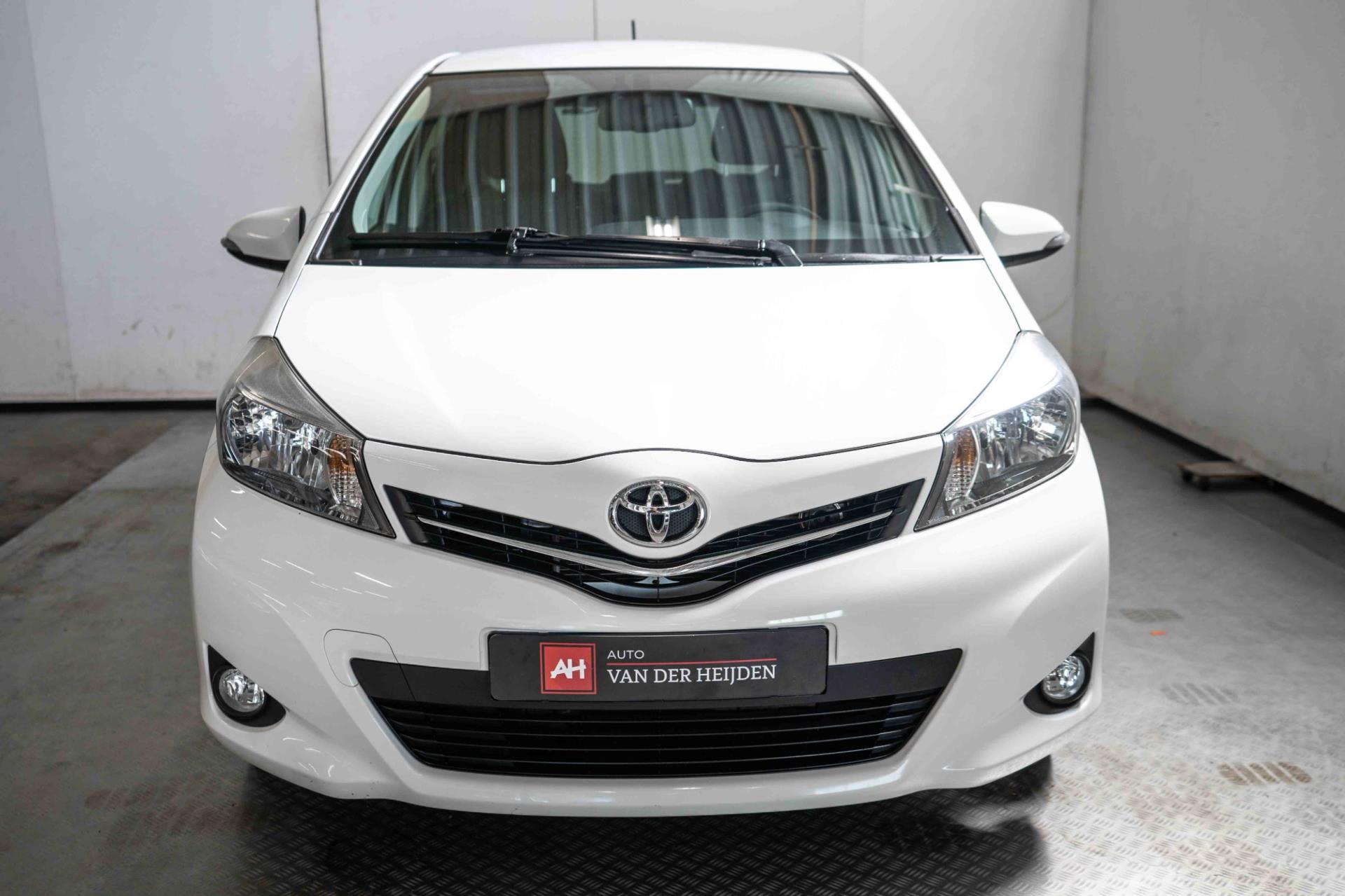 toyota-yaris-image8.jpg