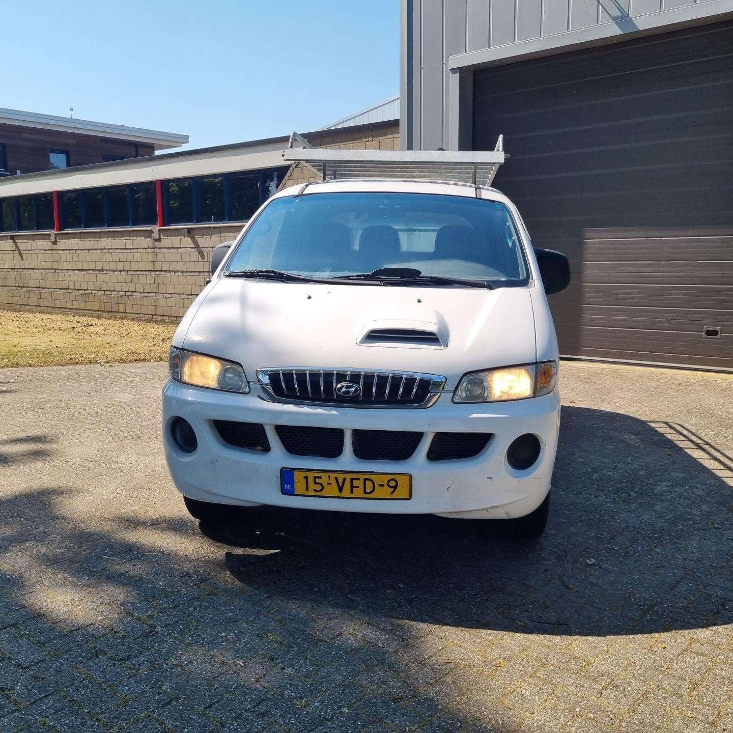 hyundai-h200-image2.jpg