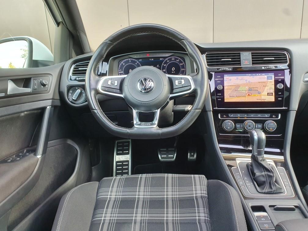 volkswagen-golf-image10.jpg