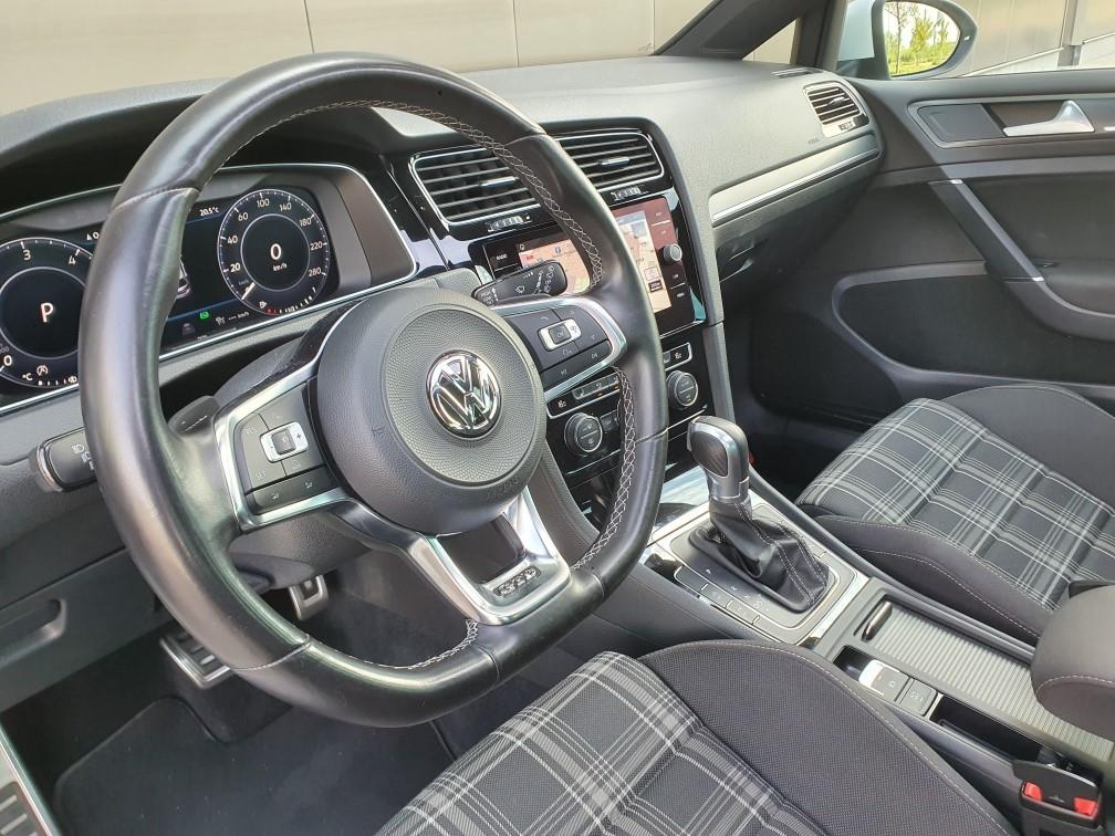 volkswagen-golf-image9.jpg