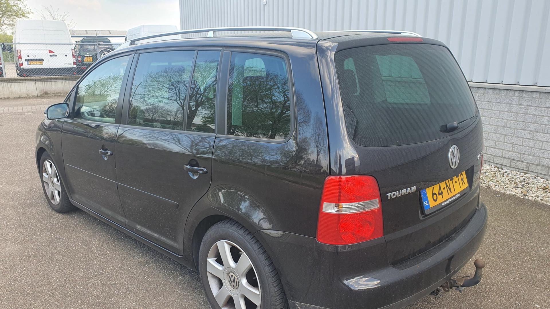 volkswagen-touran-image2.jpg