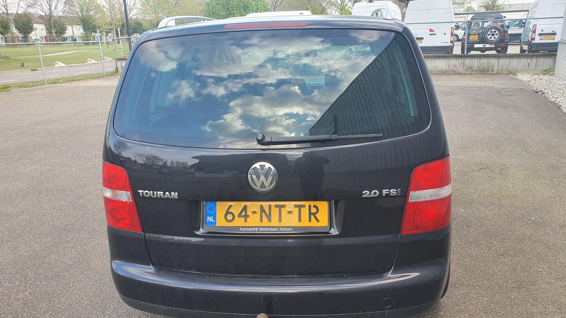 volkswagen-touran-image3.jpg