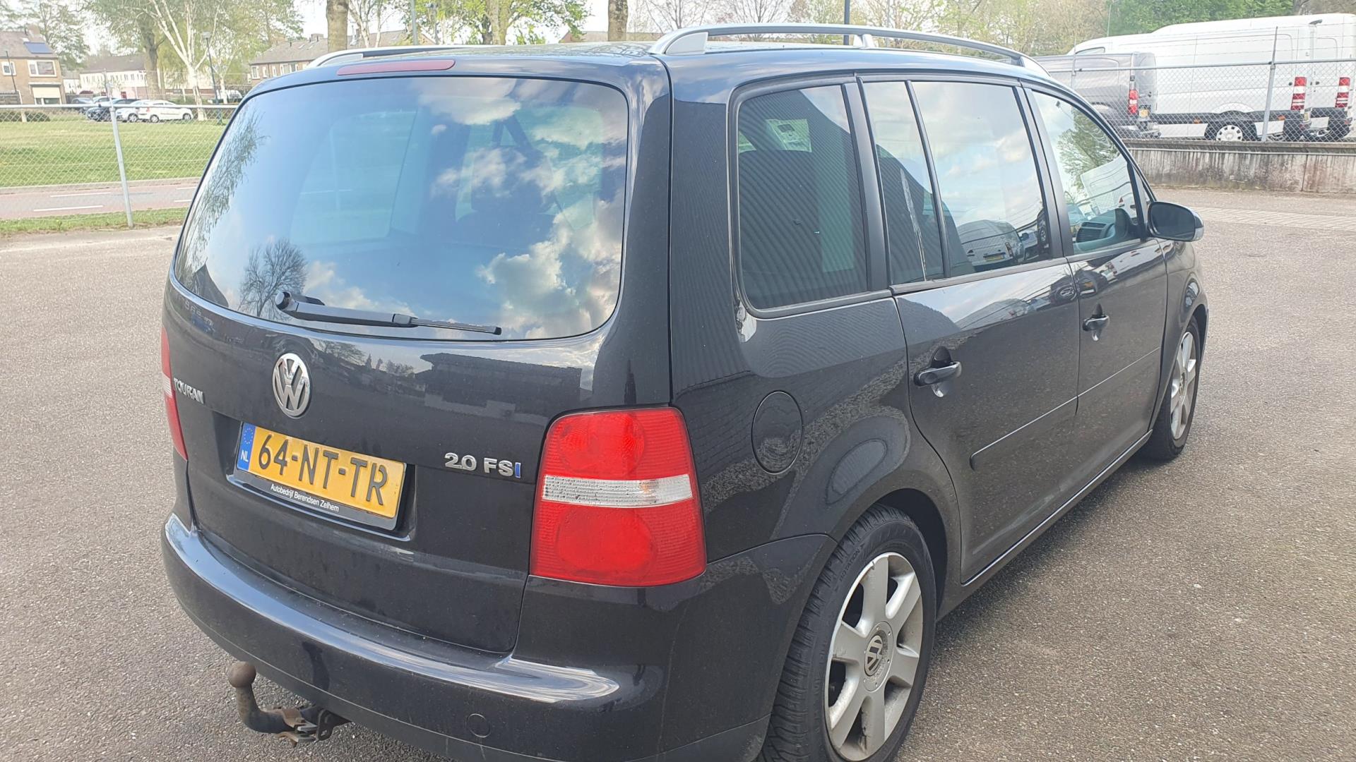 volkswagen-touran-image4.jpg