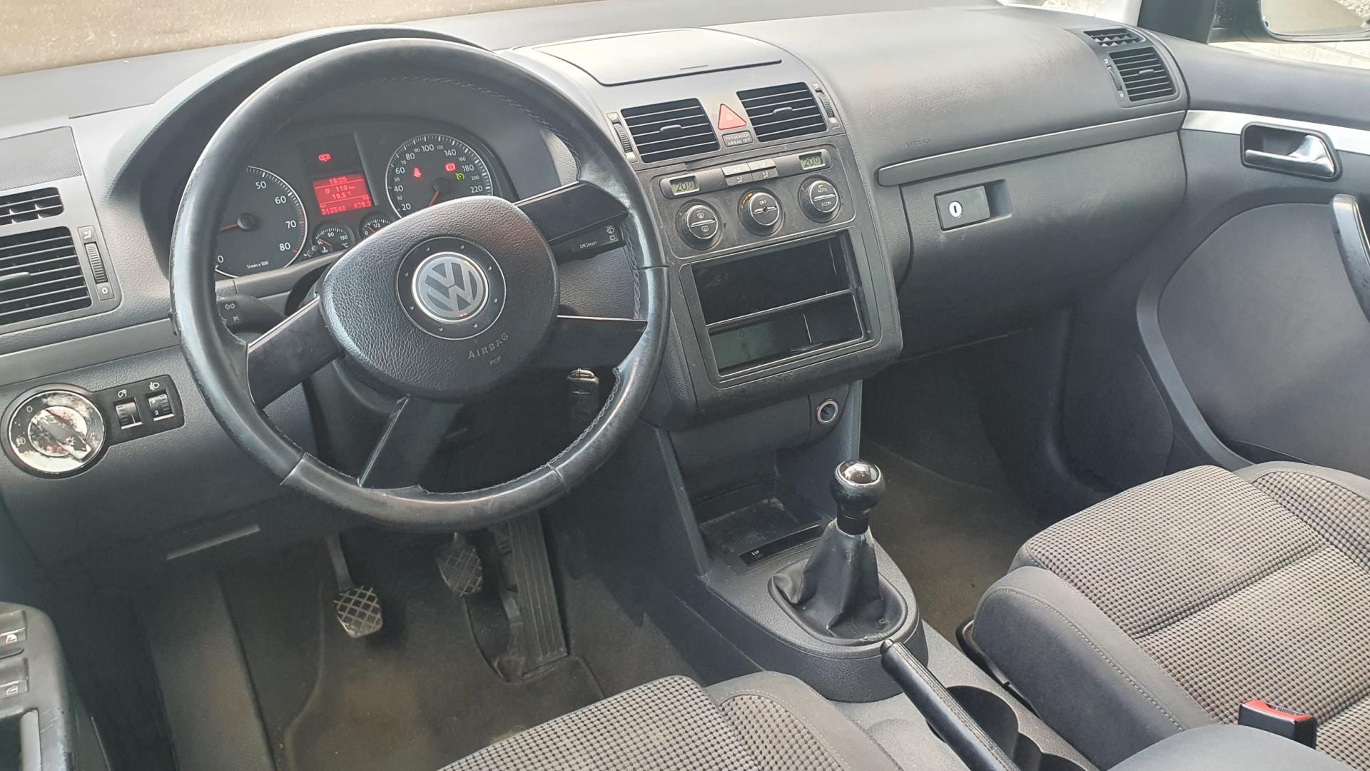 volkswagen-touran-image6.jpg