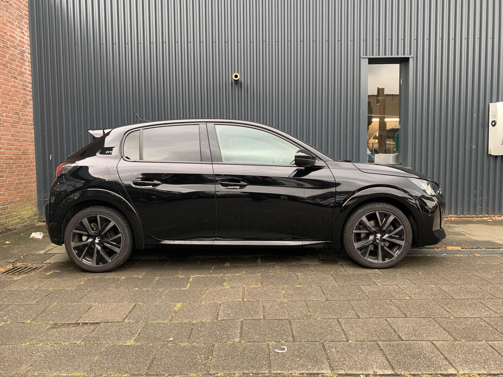peugeot-208-image8.jpg
