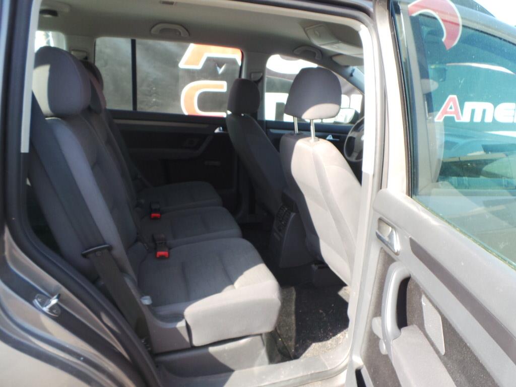 volkswagen-touran-image4.jpg