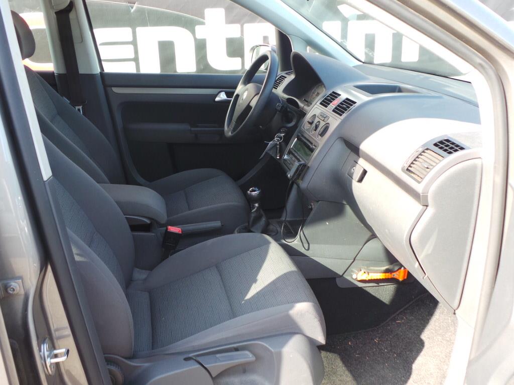 volkswagen-touran-image8.jpg