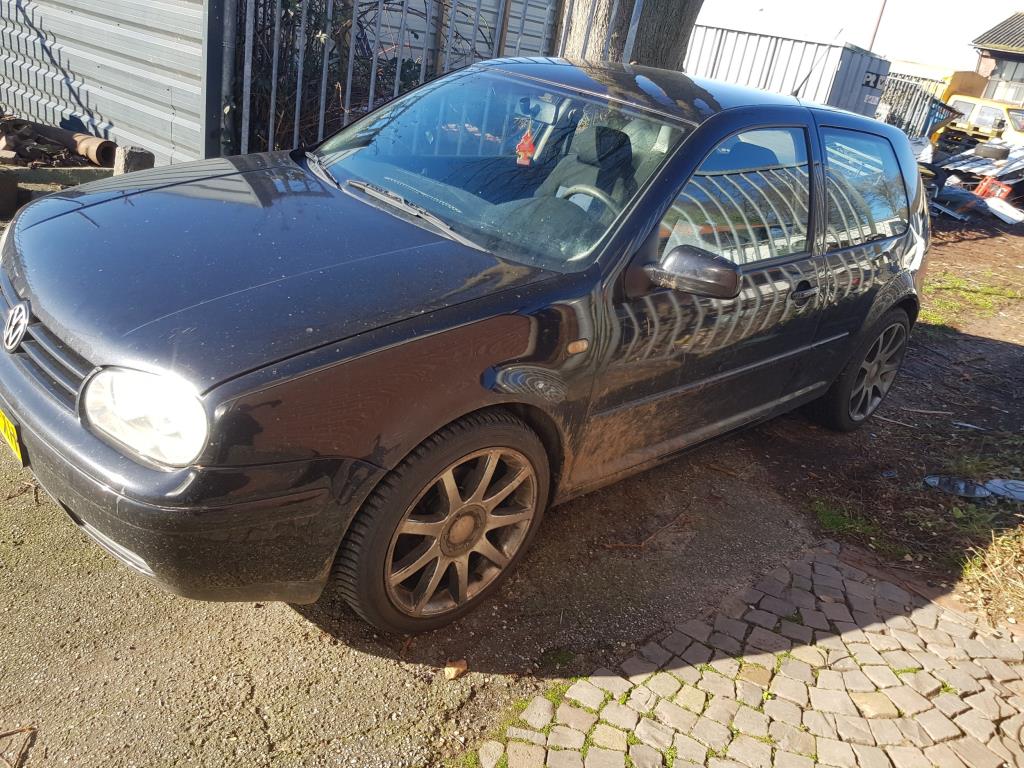 598420045/volkswagen-golf-image1.jpg