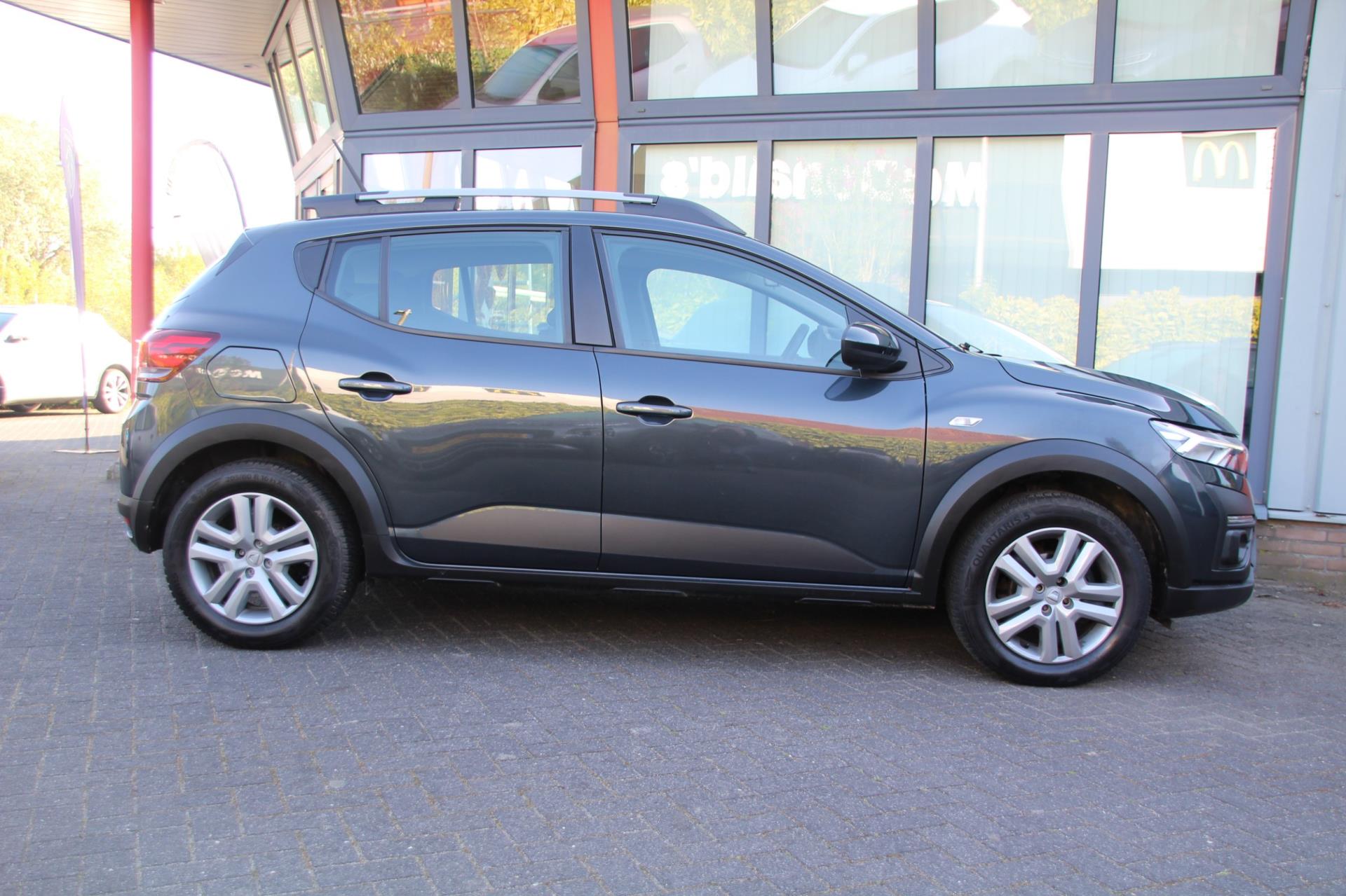 dacia-sandero-stepway-image4.jpg